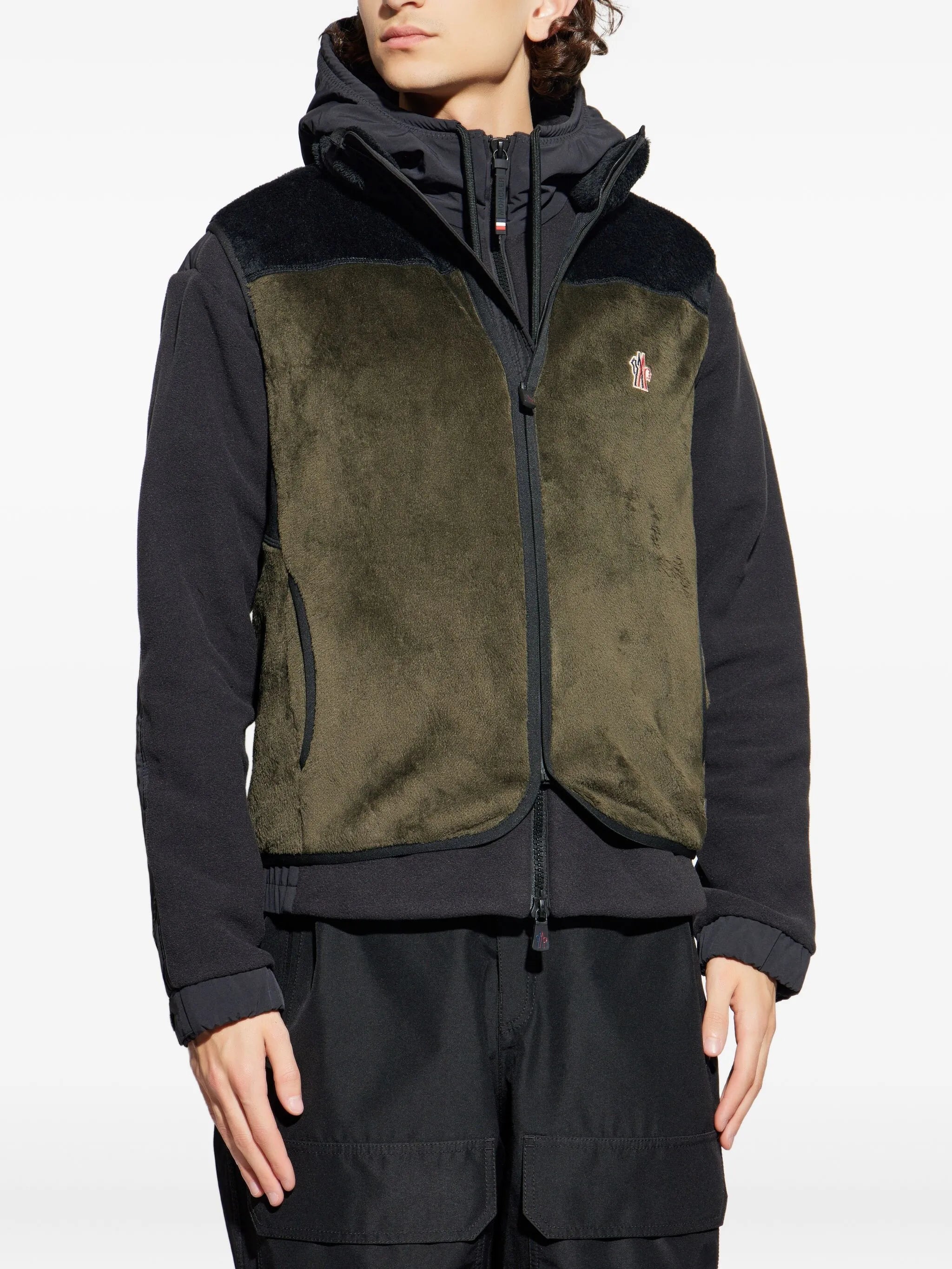 zip-fastening logo gilet