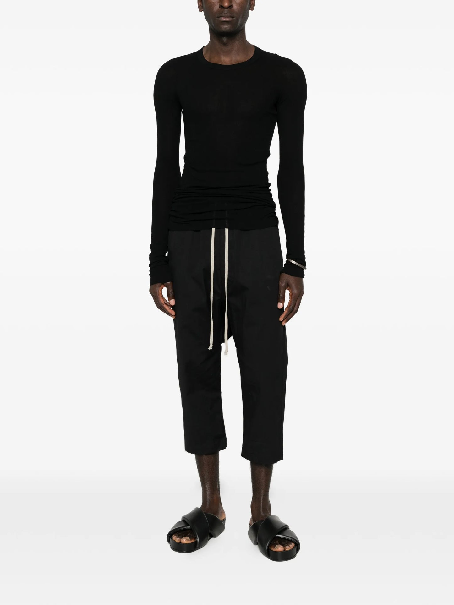 long-sleeved stripped T-shirt