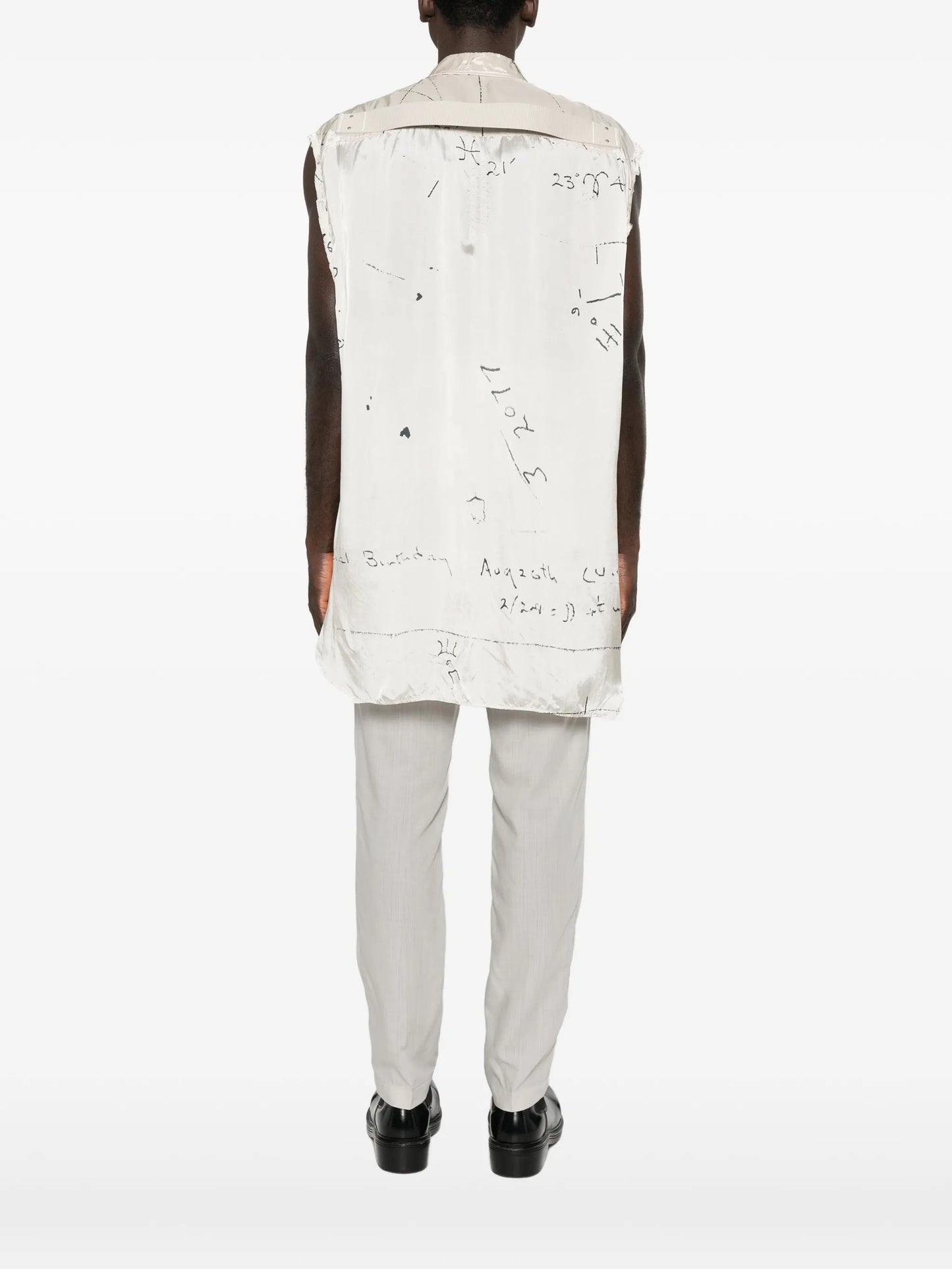 sleeveless outer shirt