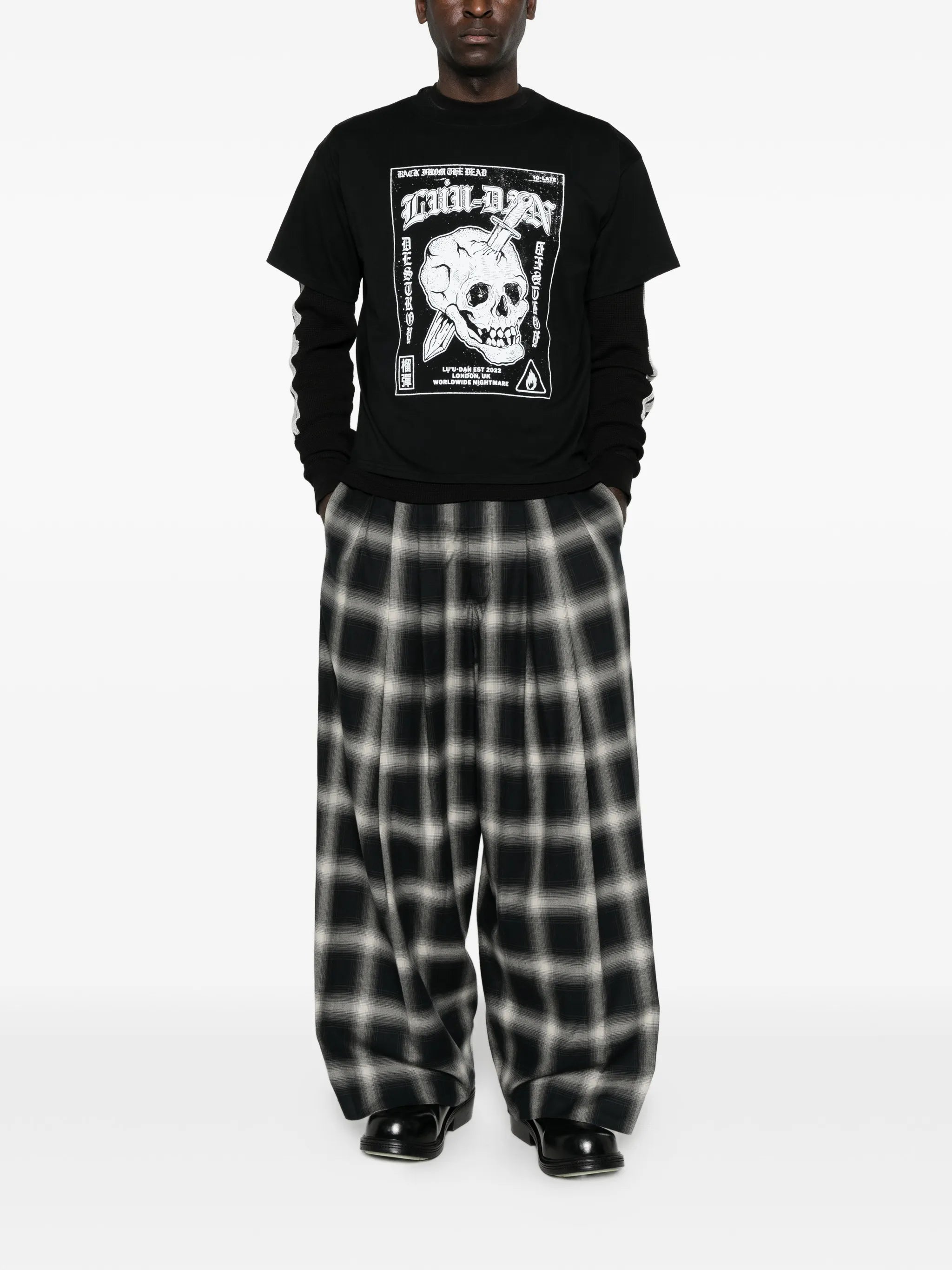 skull-print T-shirt