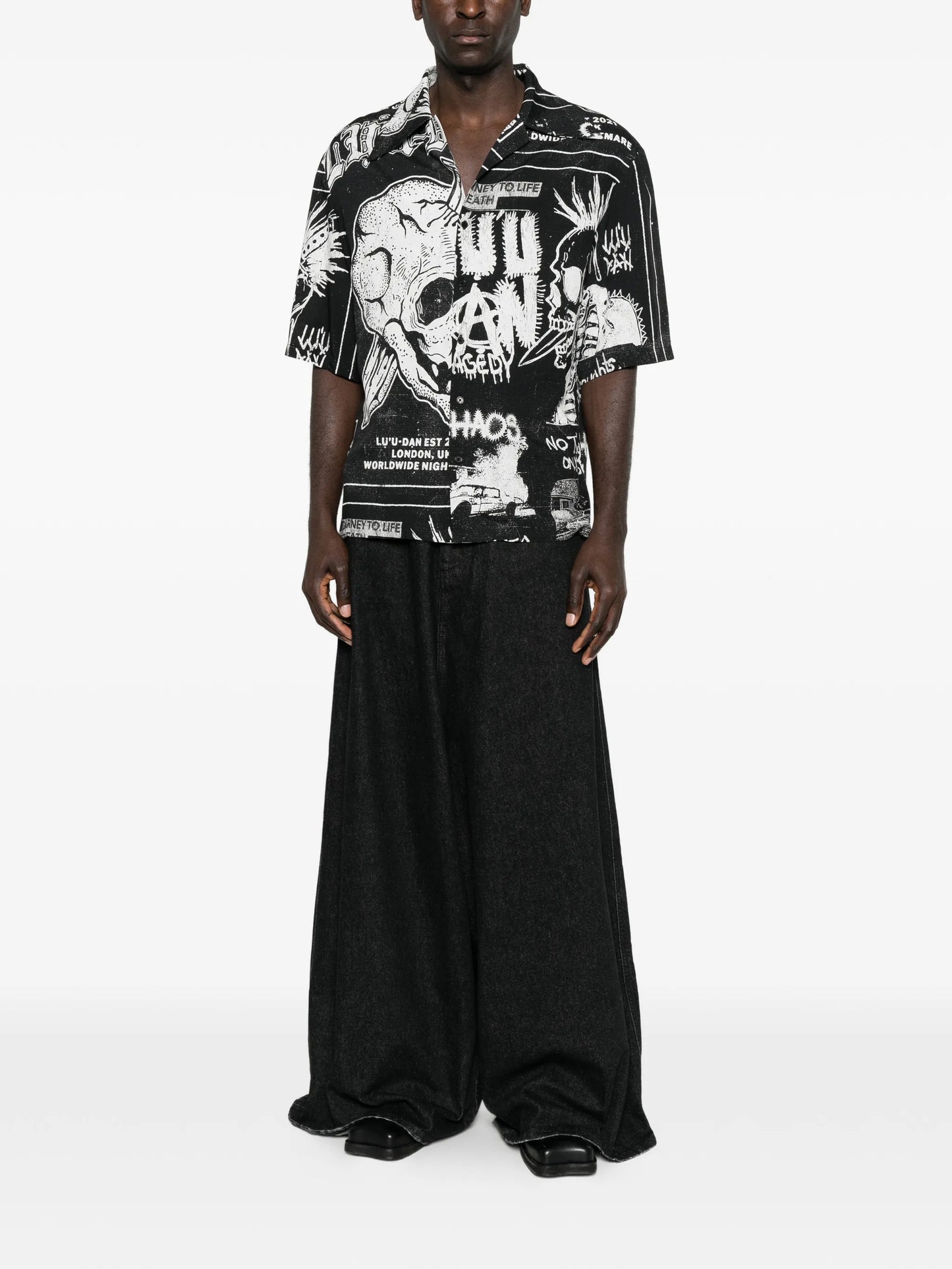 skull-print shirt