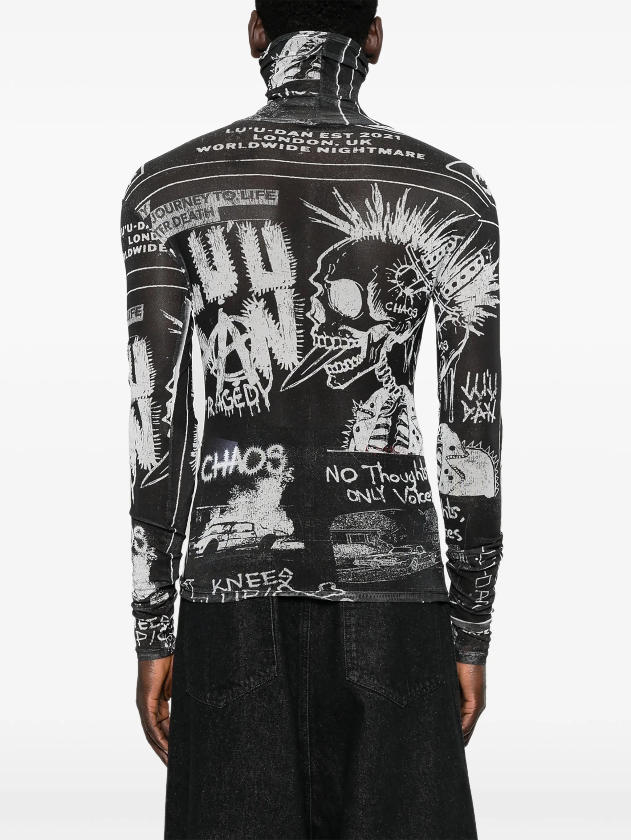 skull-print T-shirt