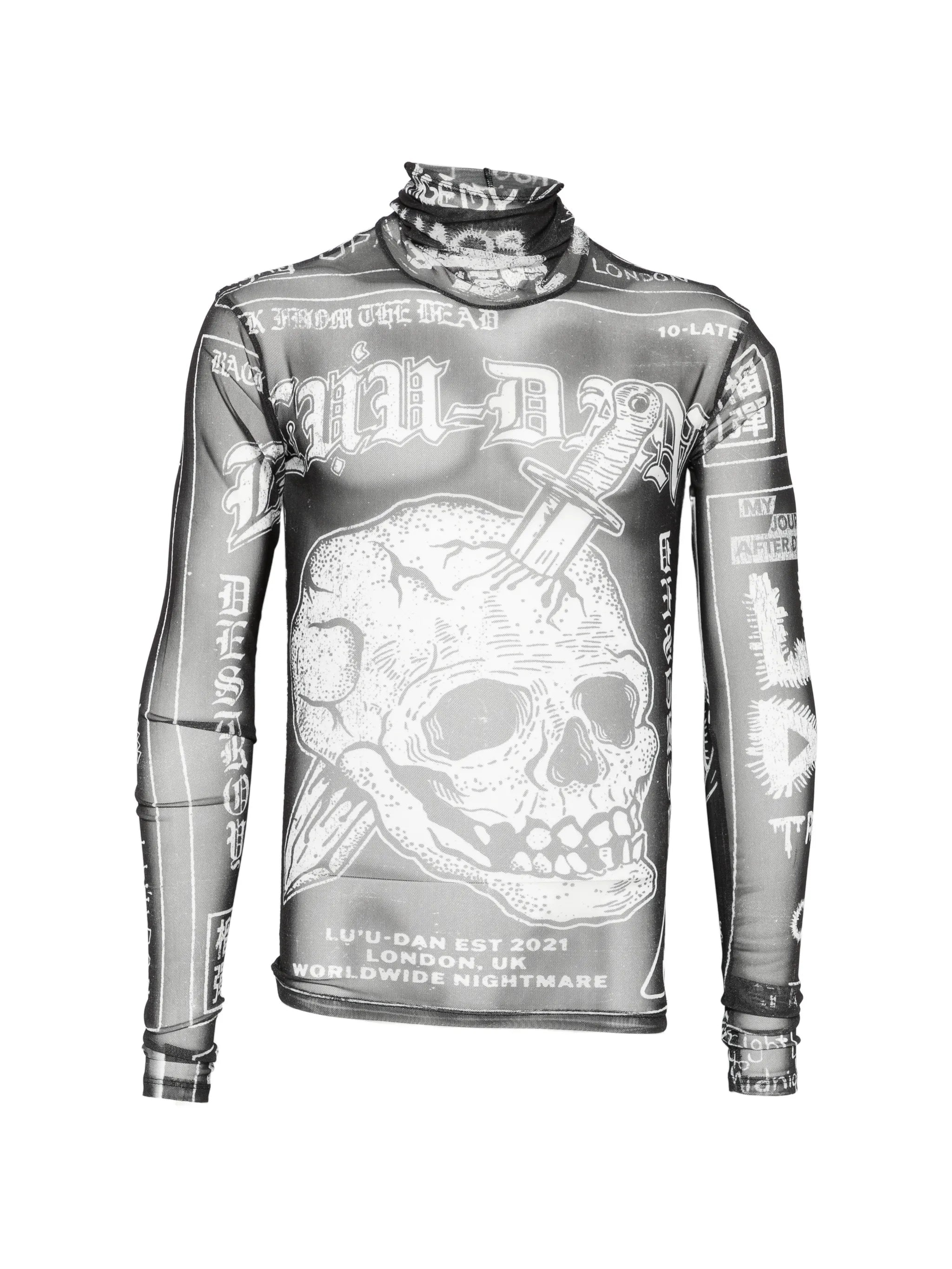 skull-print T-shirt