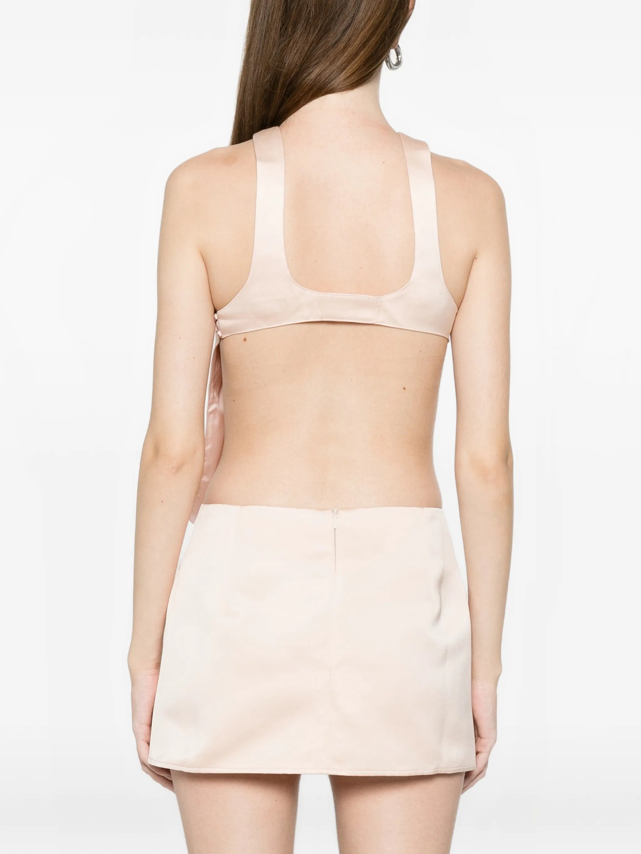 backless blouse