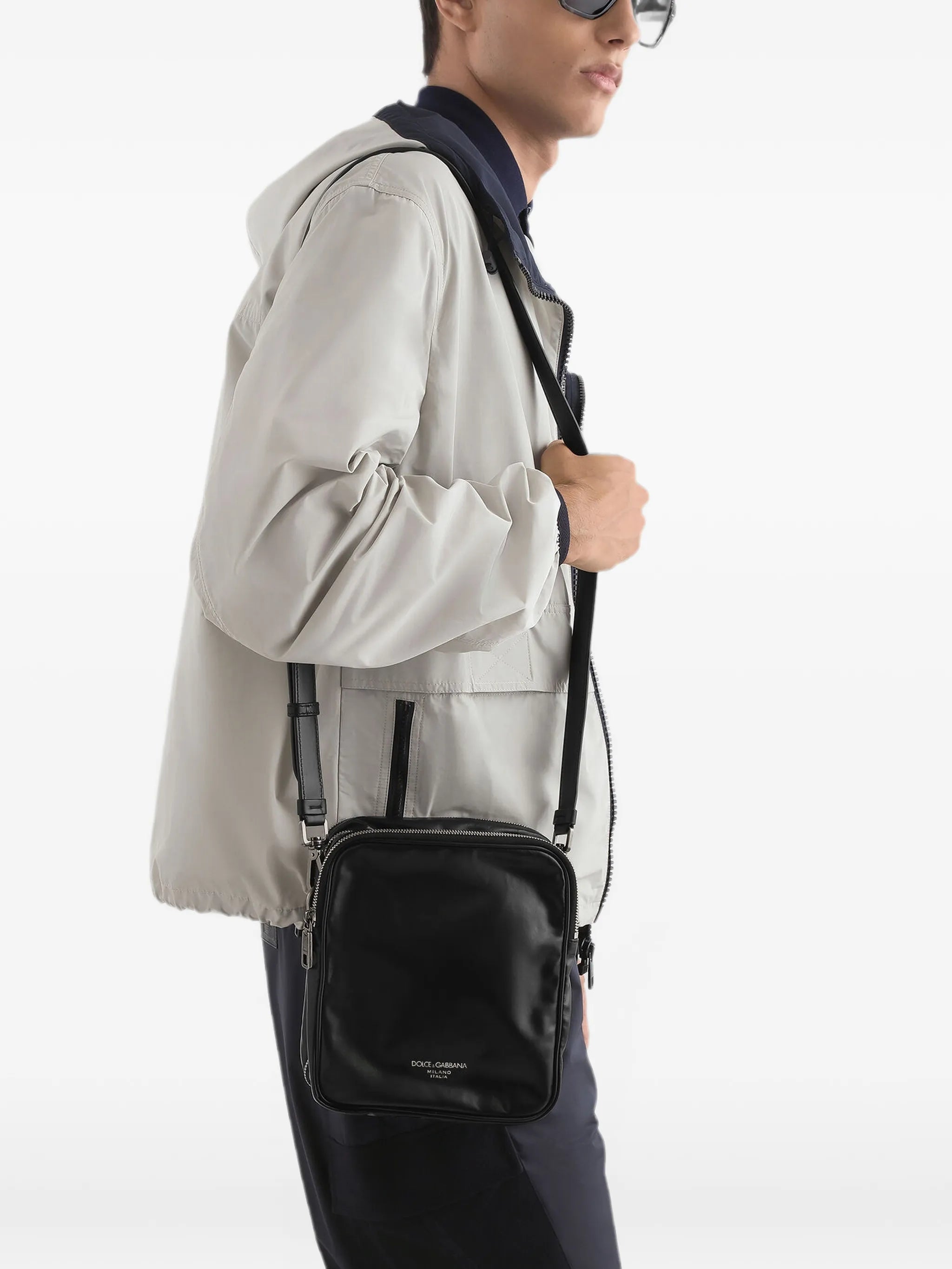 zip-pocket shoulder bag