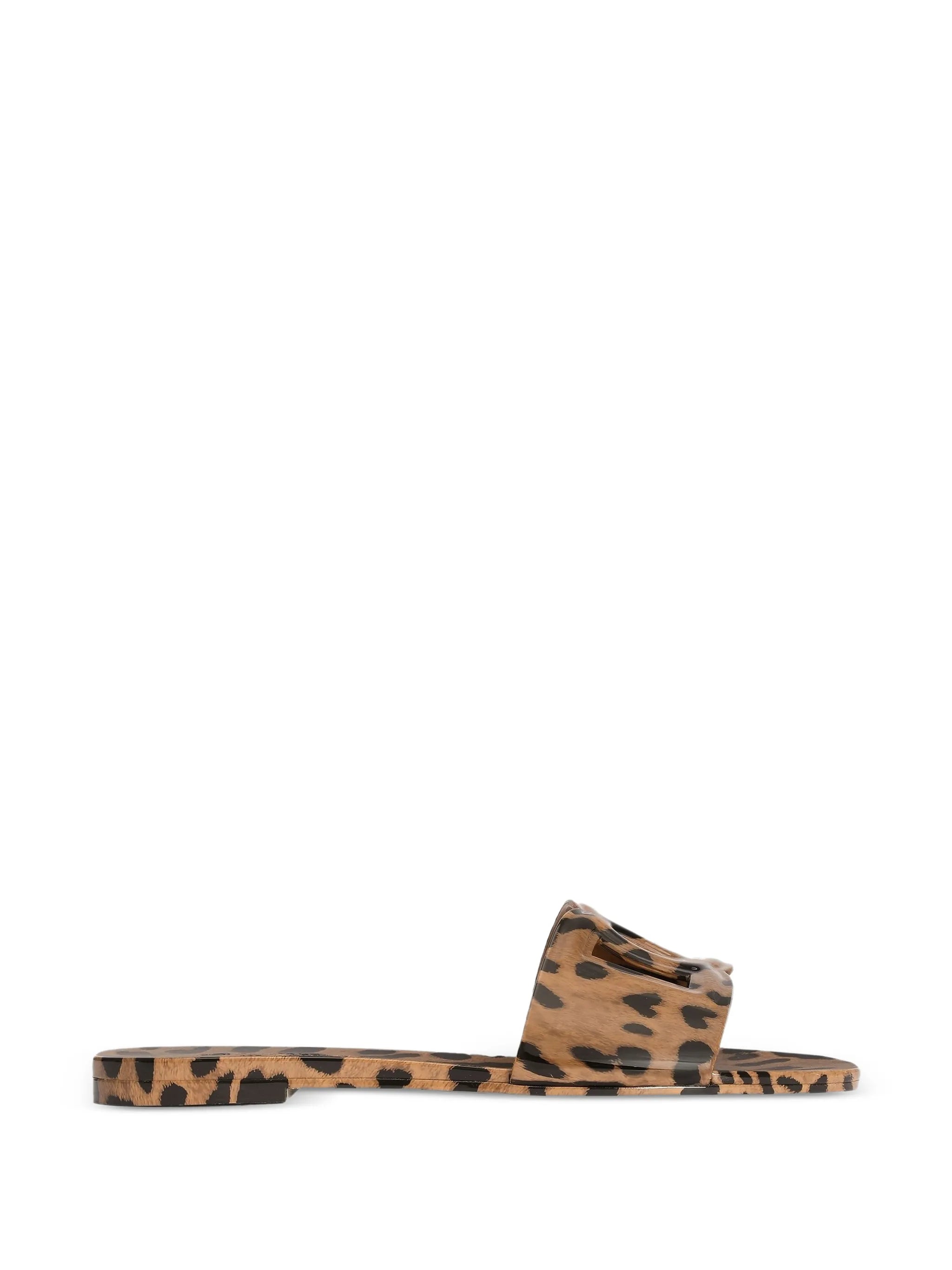 leo-print rubber beachwear slides