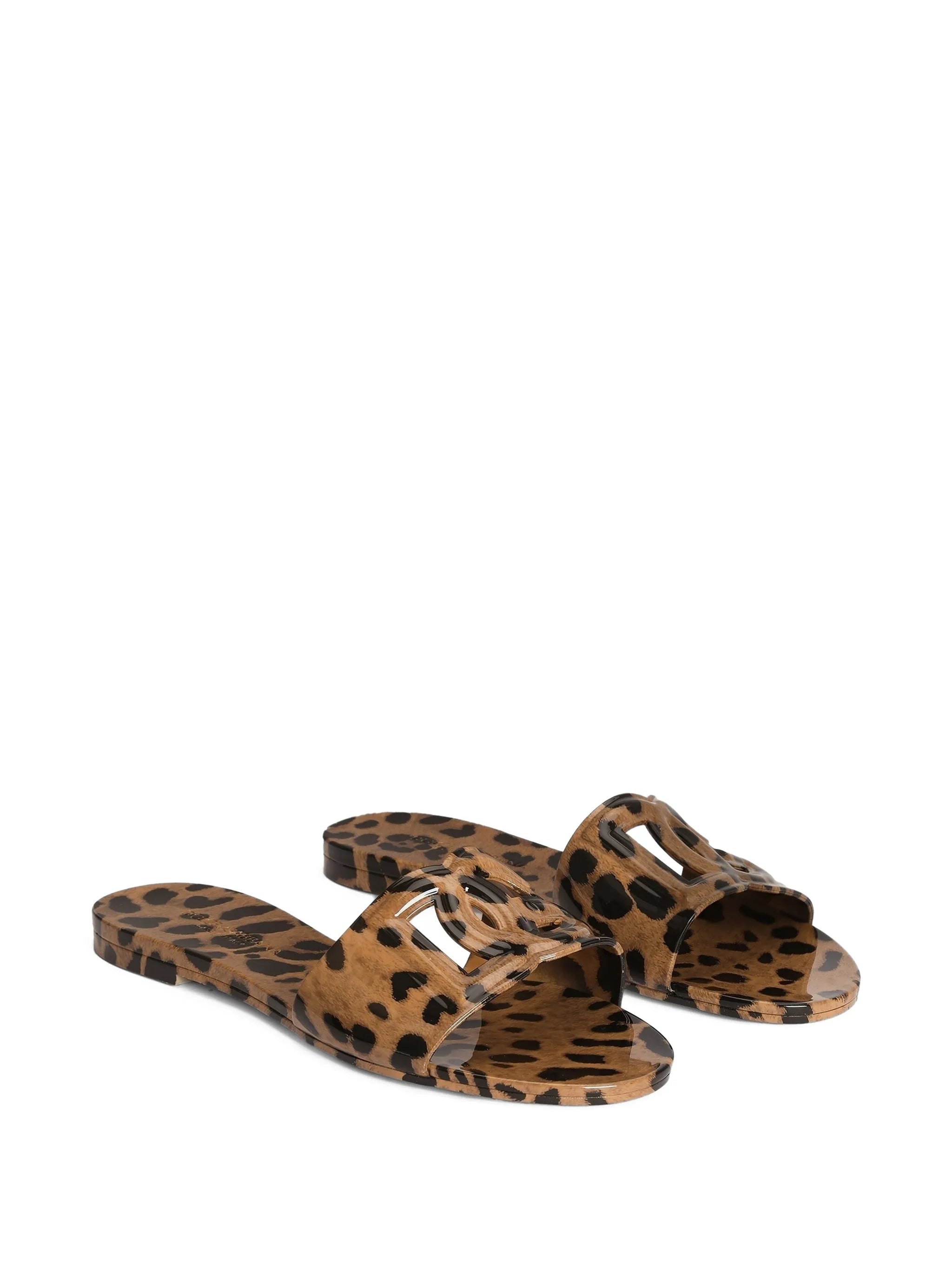 leo-print rubber beachwear slides