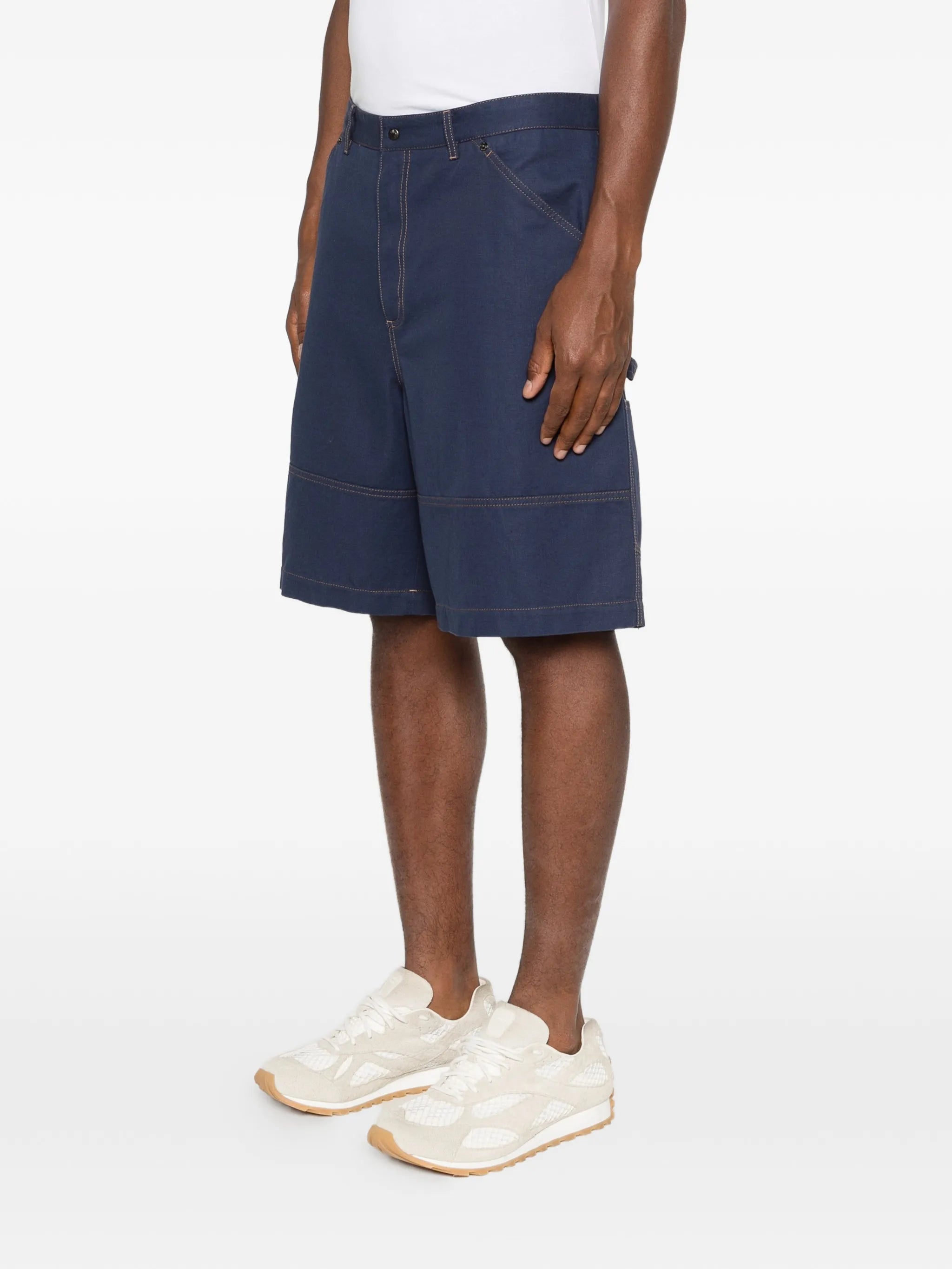 contrast-stitching cargo shorts