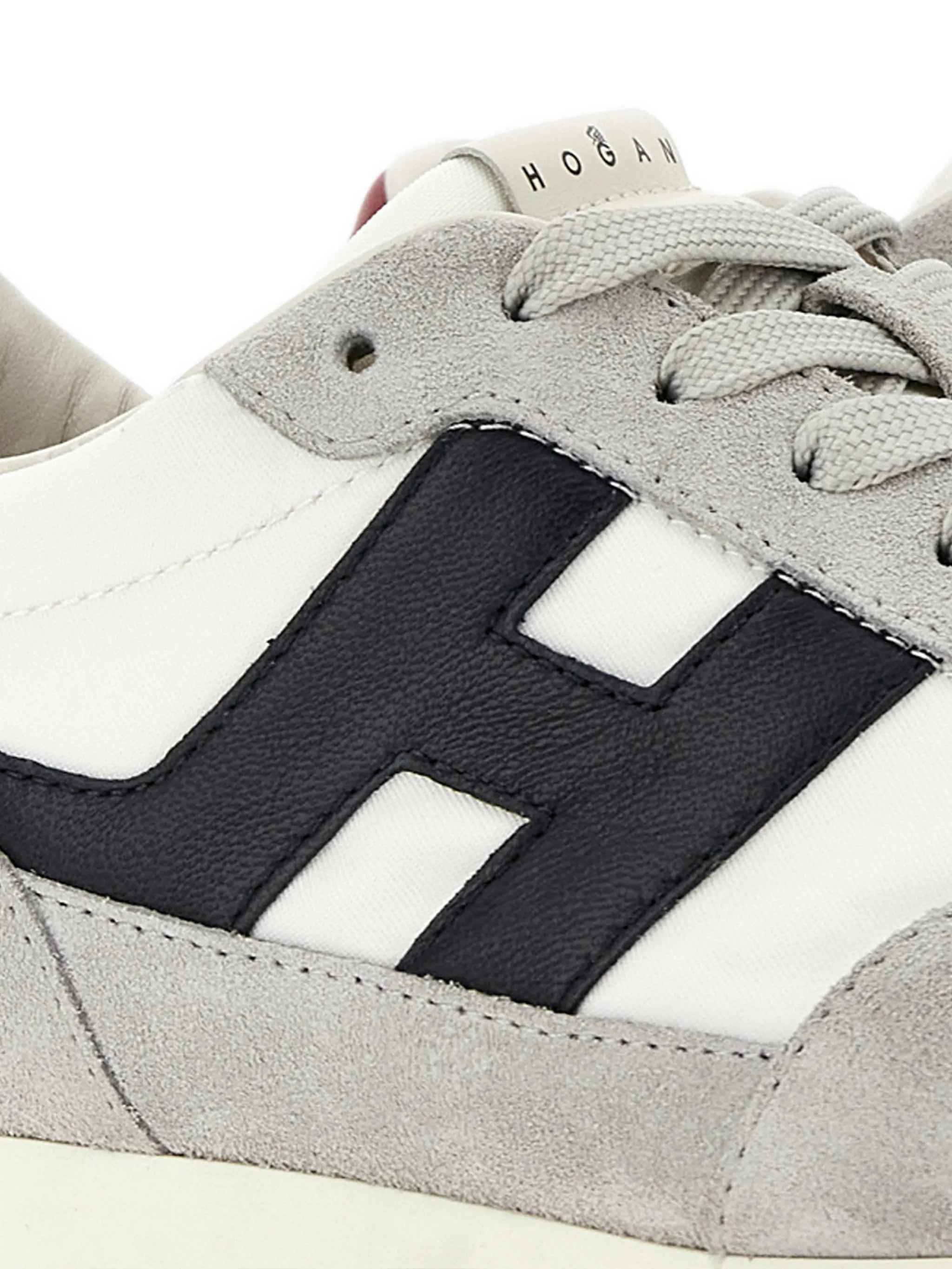 H699 sneakers