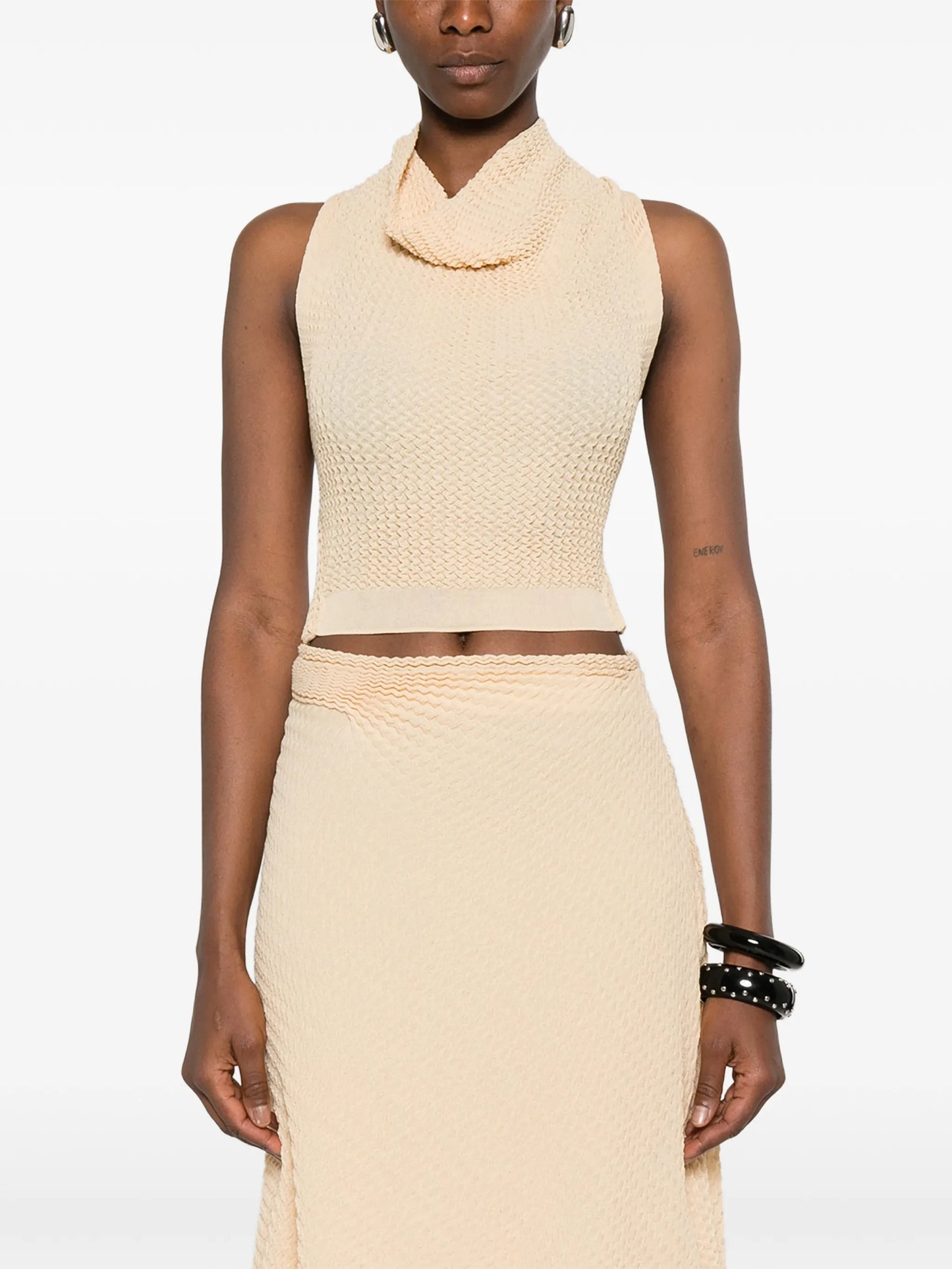 sleeveless top