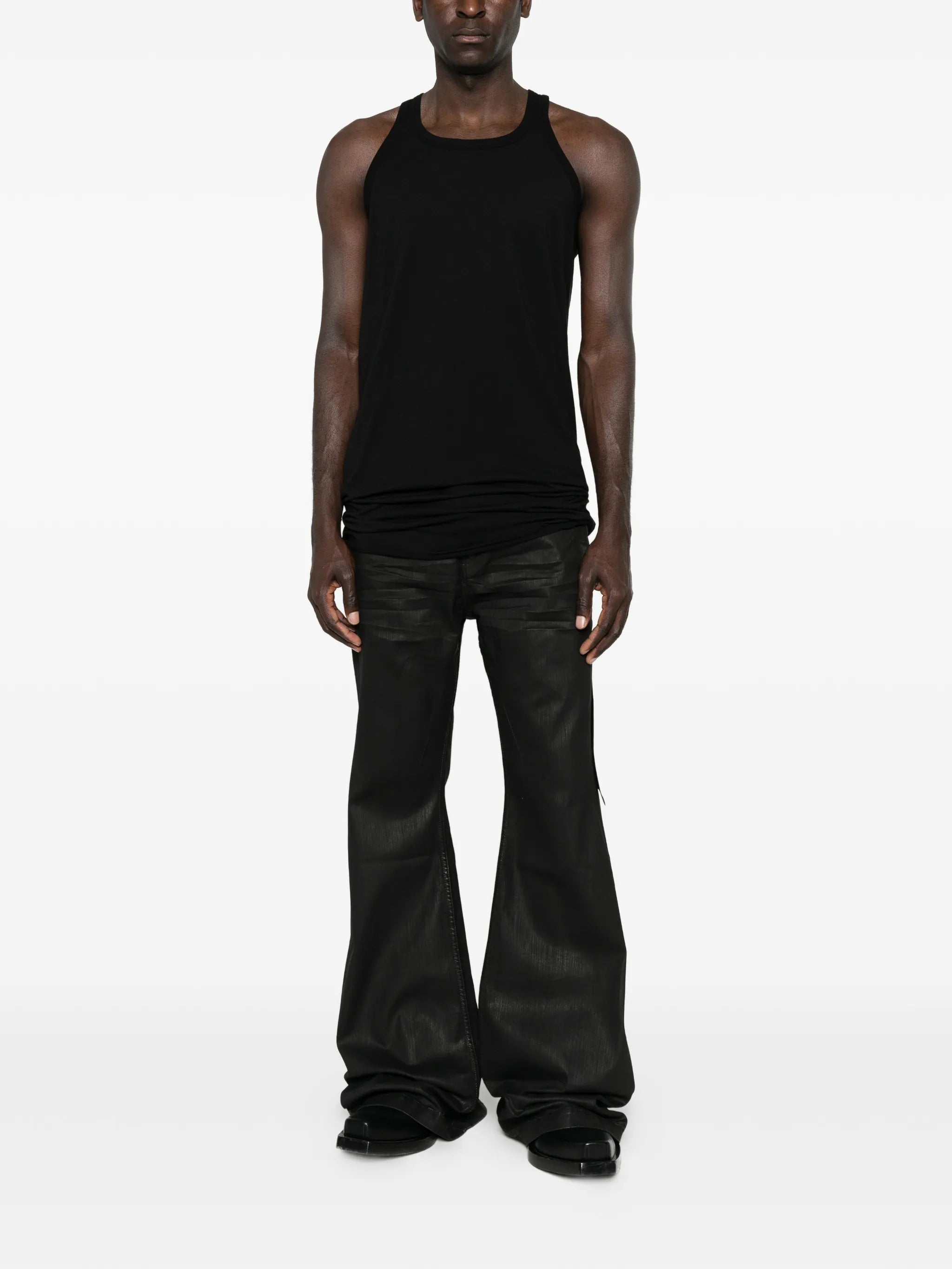 sleeveless T-shirt