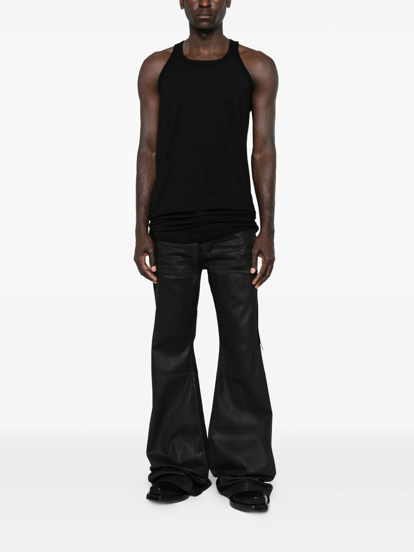 sleeveless T-shirt
