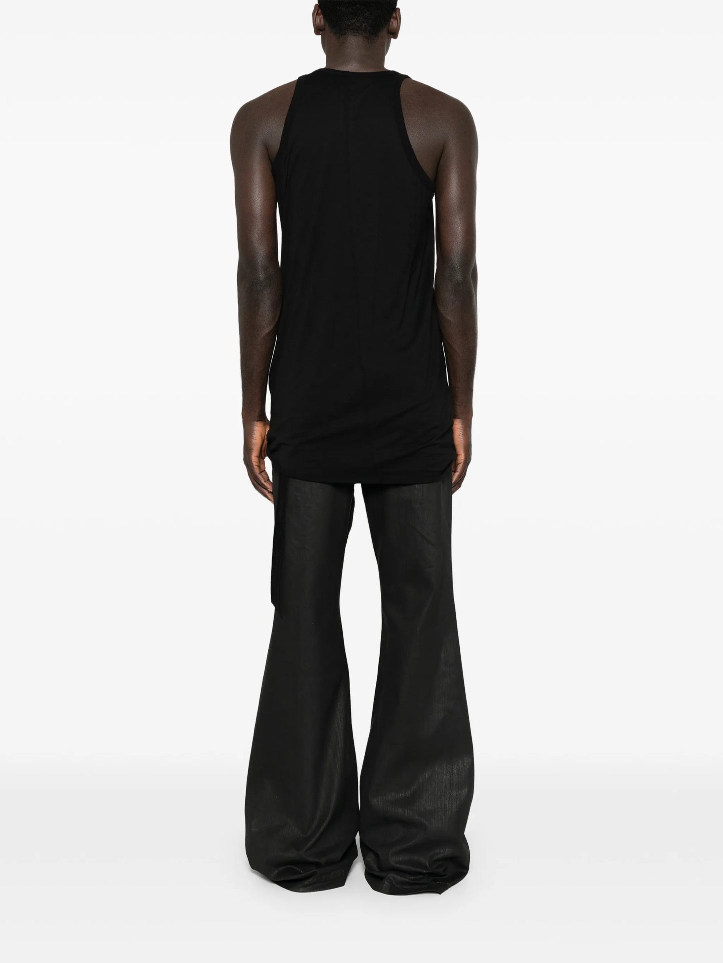 sleeveless T-shirt