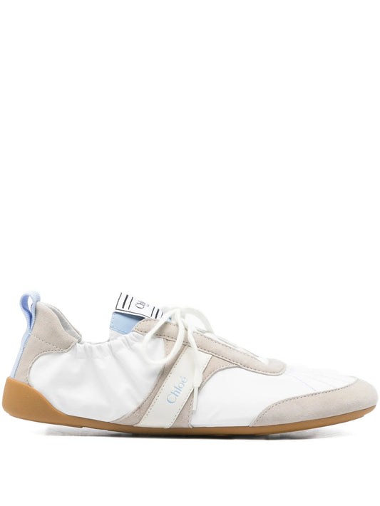 Kick lace-up fastening sneakers