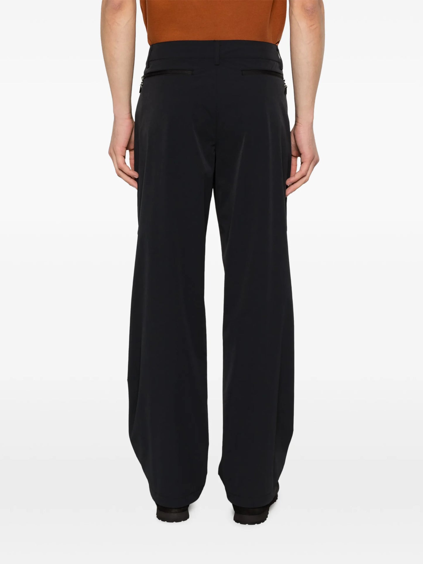 belt-loop trousers