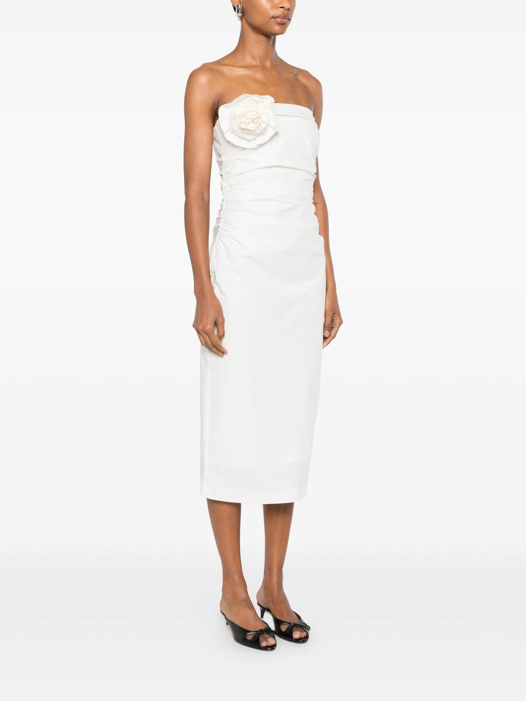 Vera flower-brooch strapless midi dress