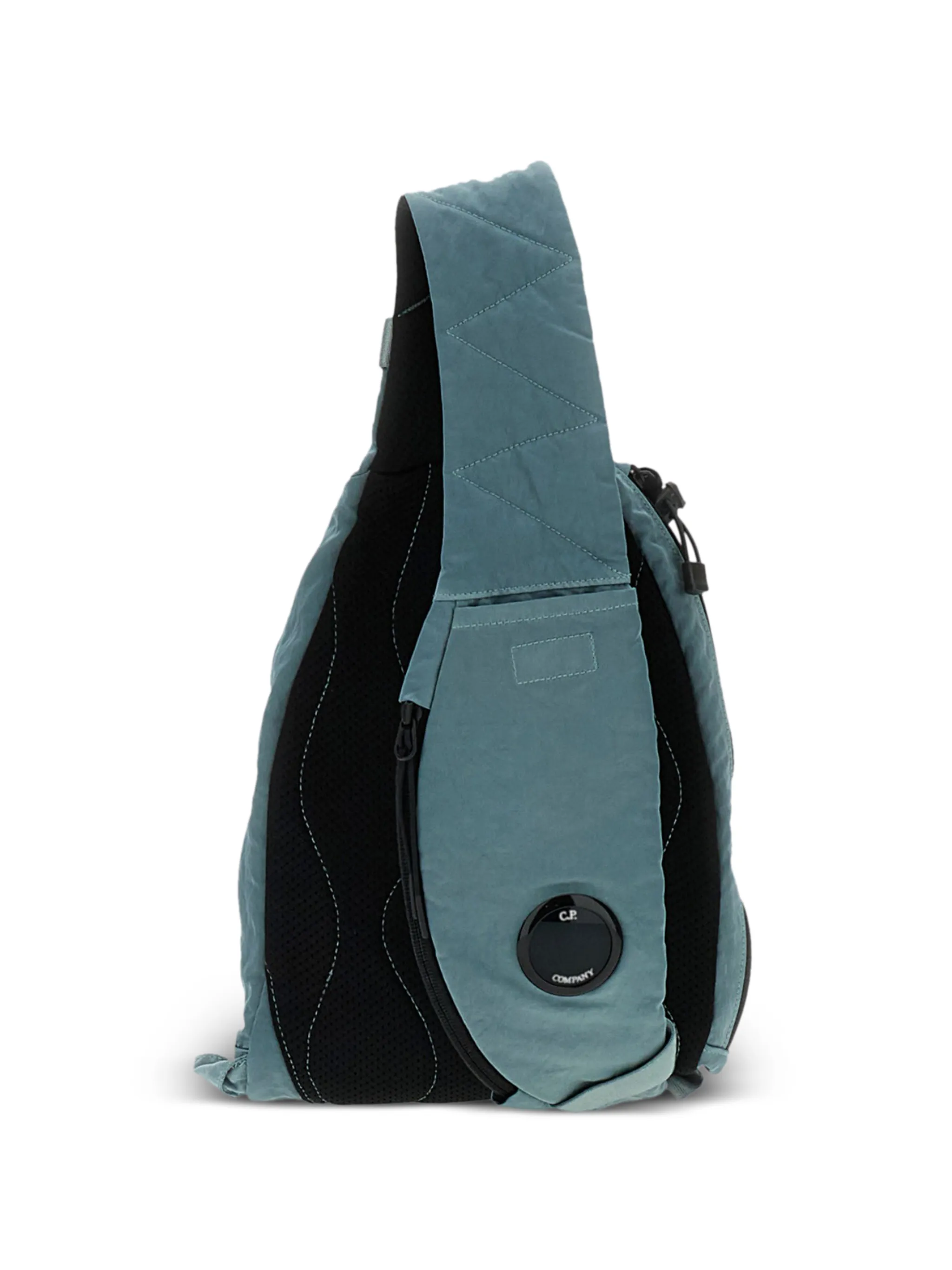 zip-fastening backpack