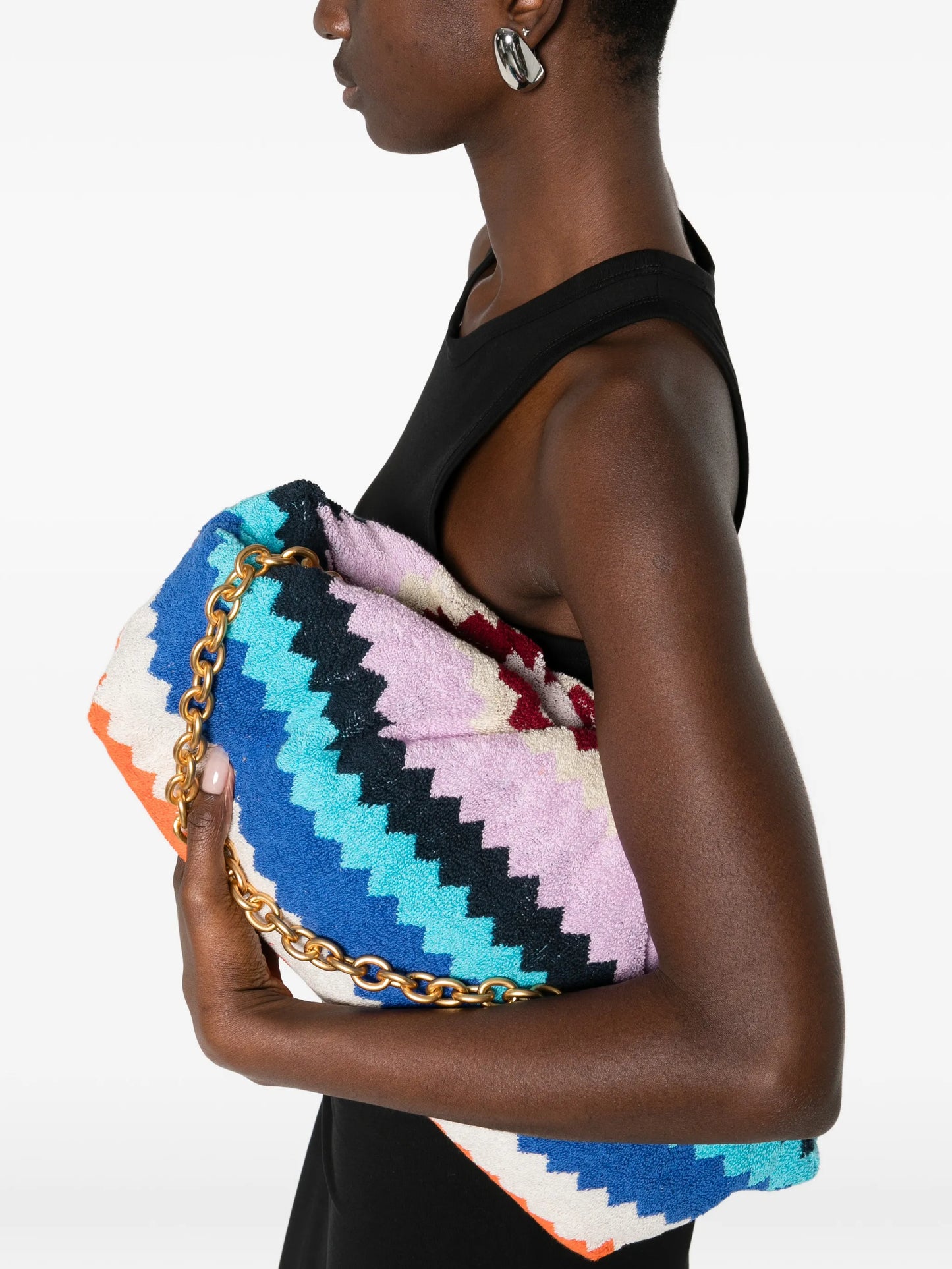 zigzag-woven chain-strap clutch bag