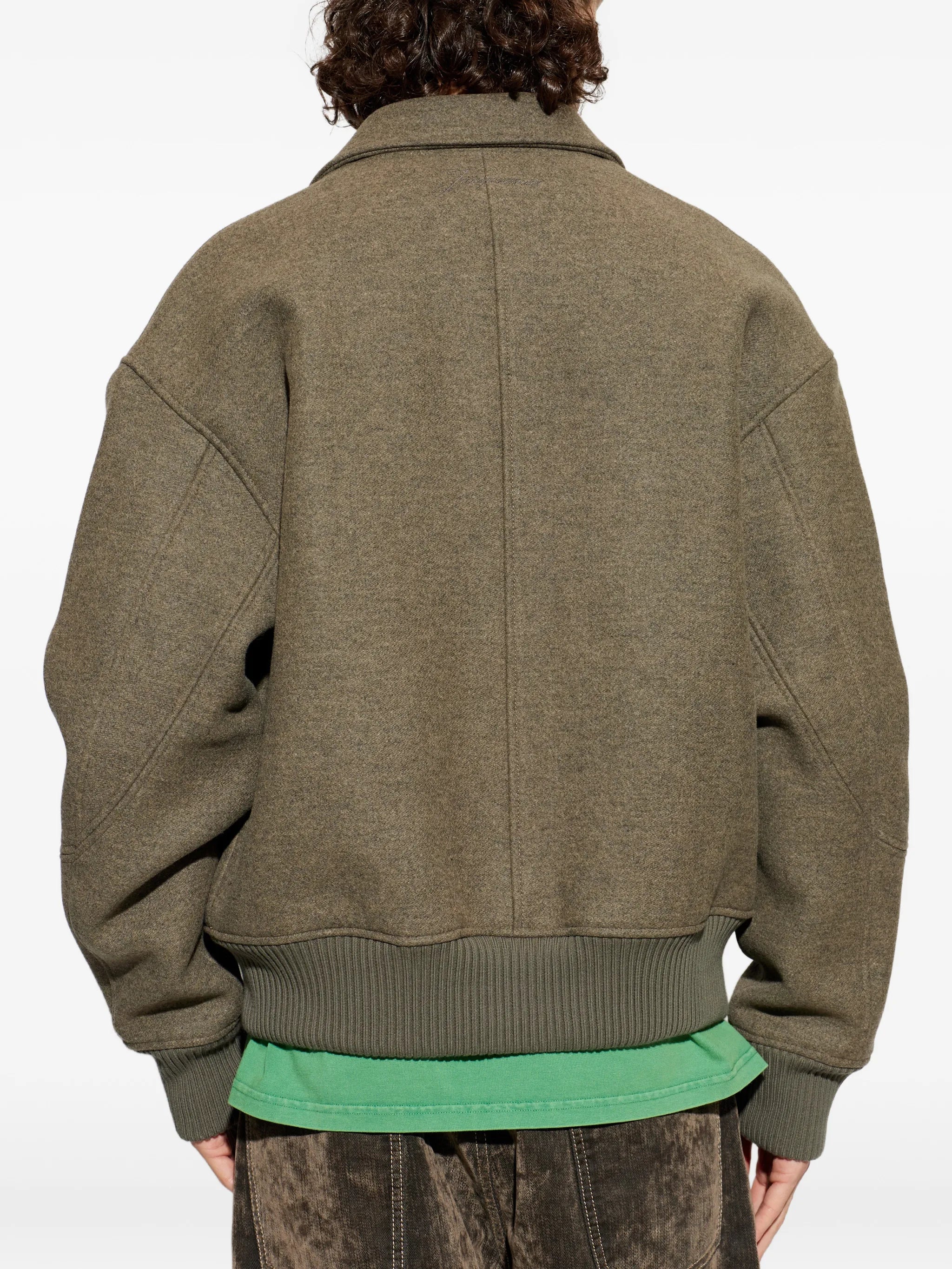 button collar jacket