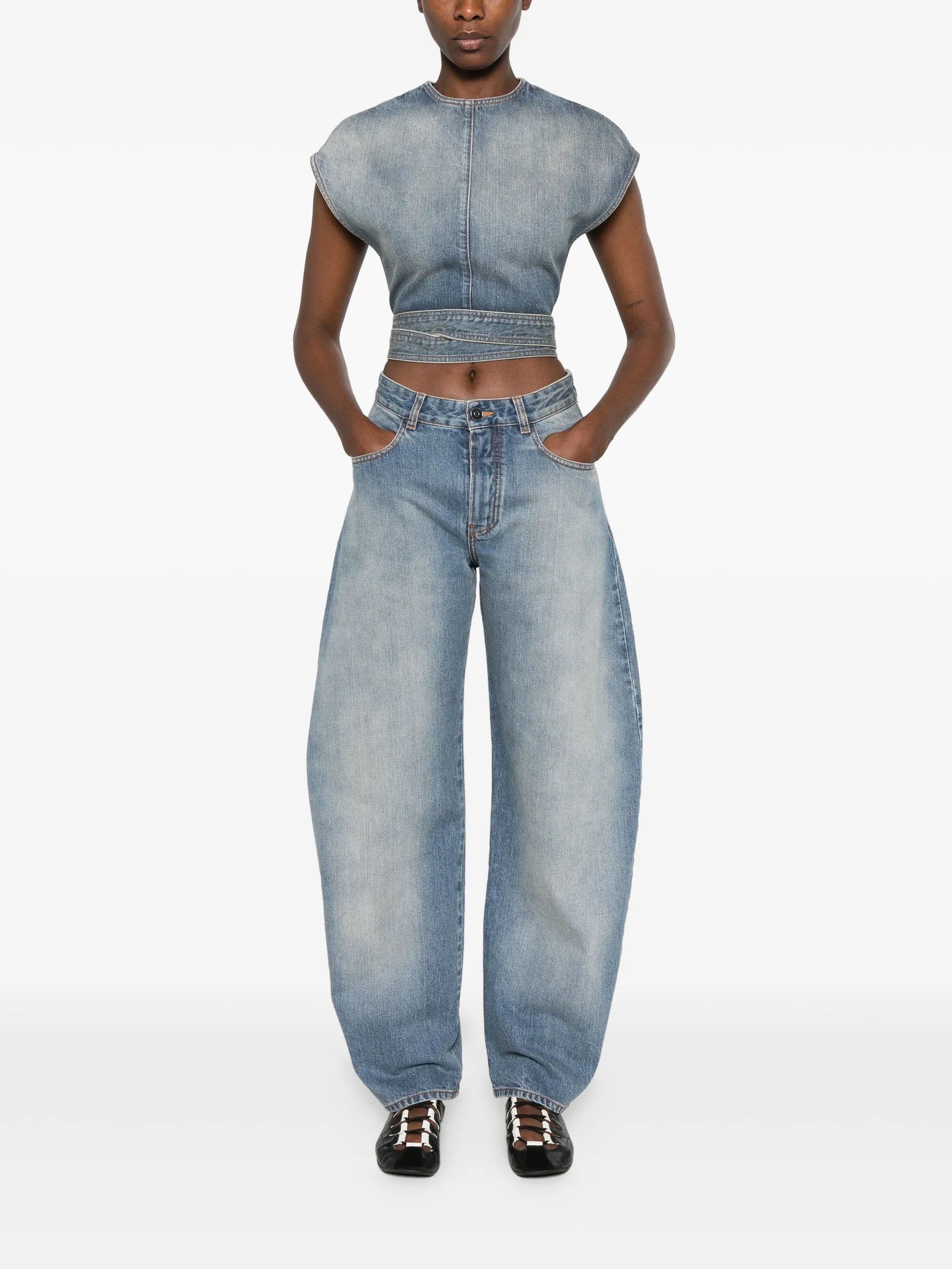 belt-loop jeans