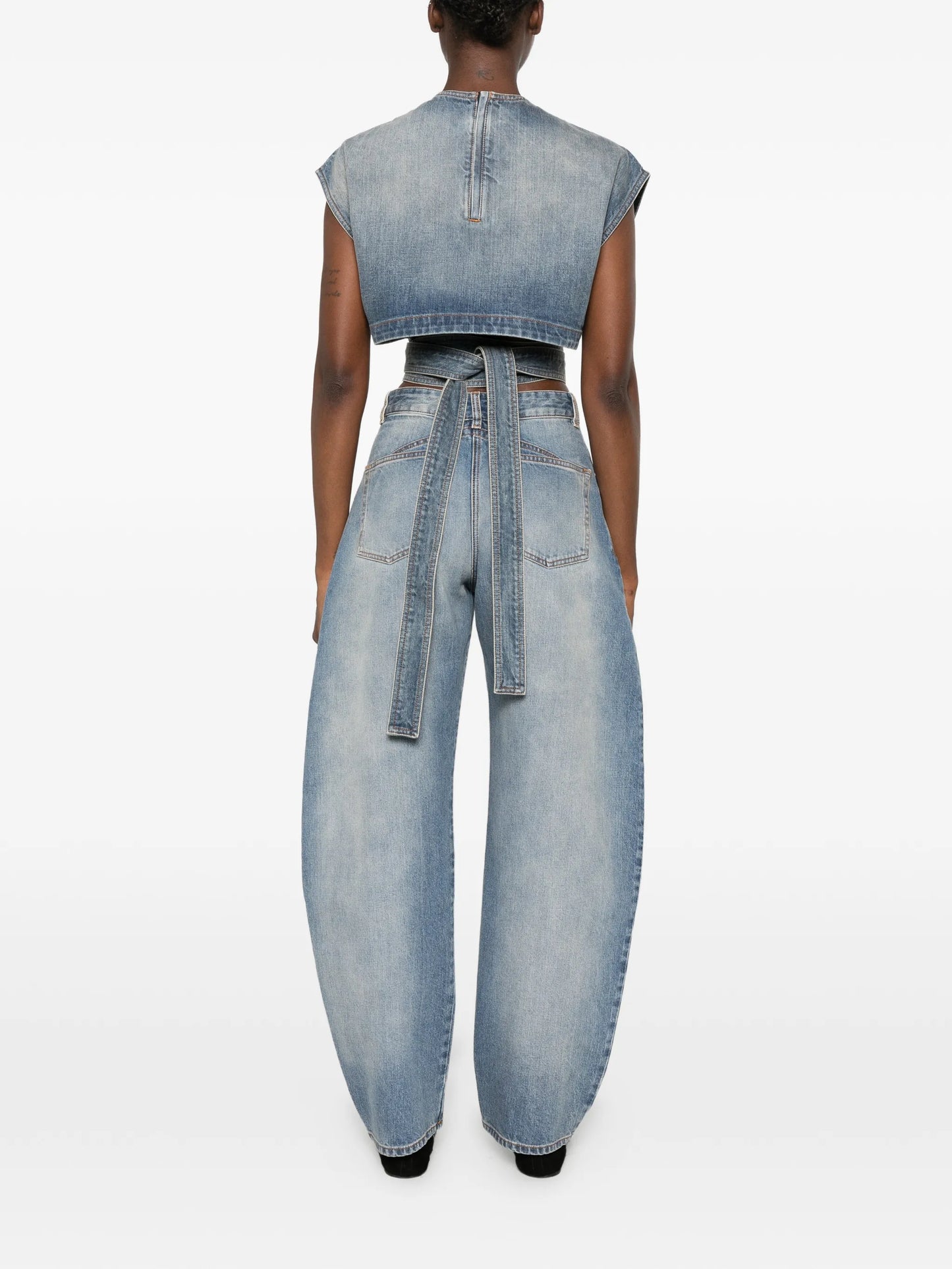 belt-loop jeans