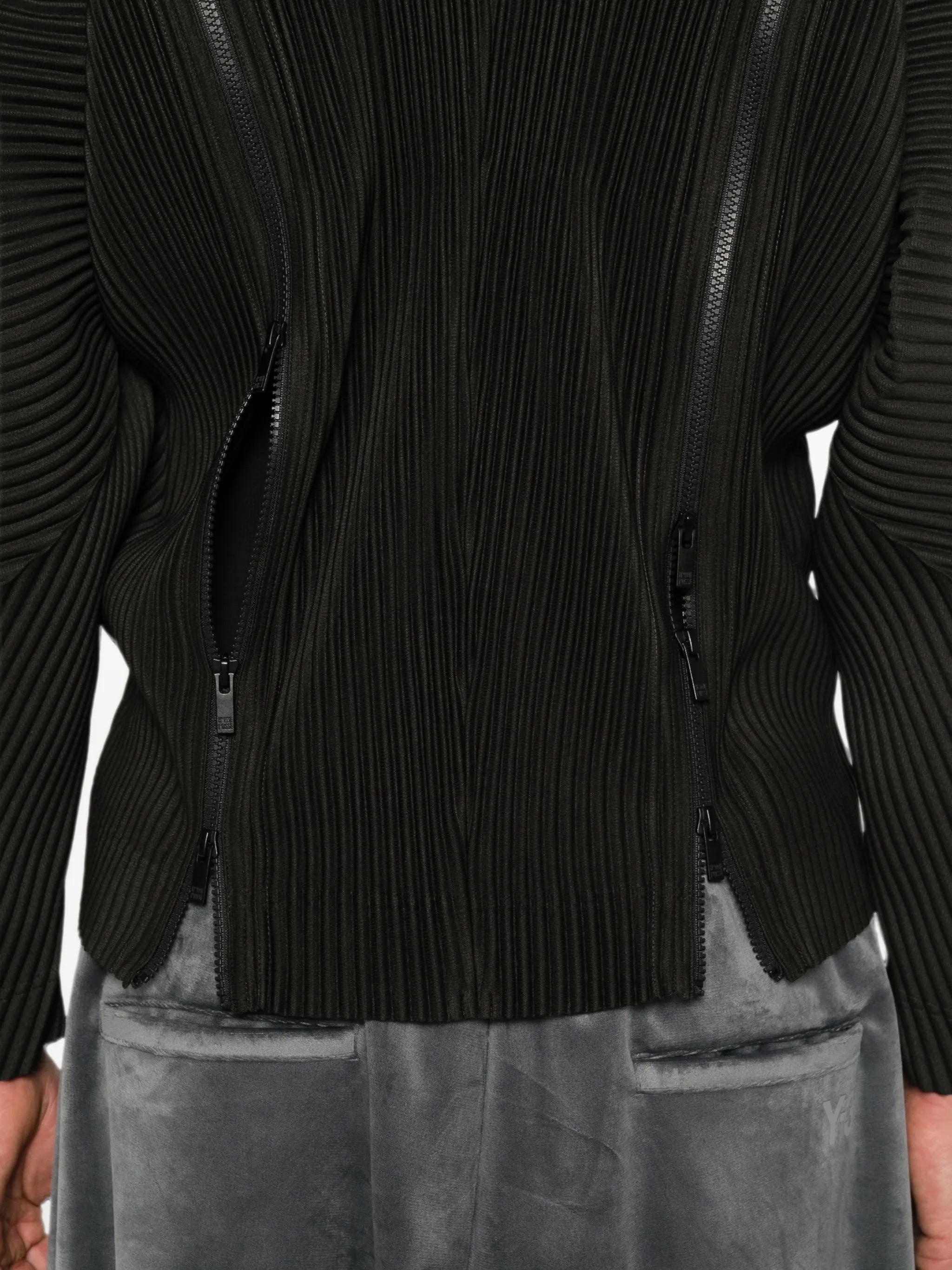zip-detail pleated jacket