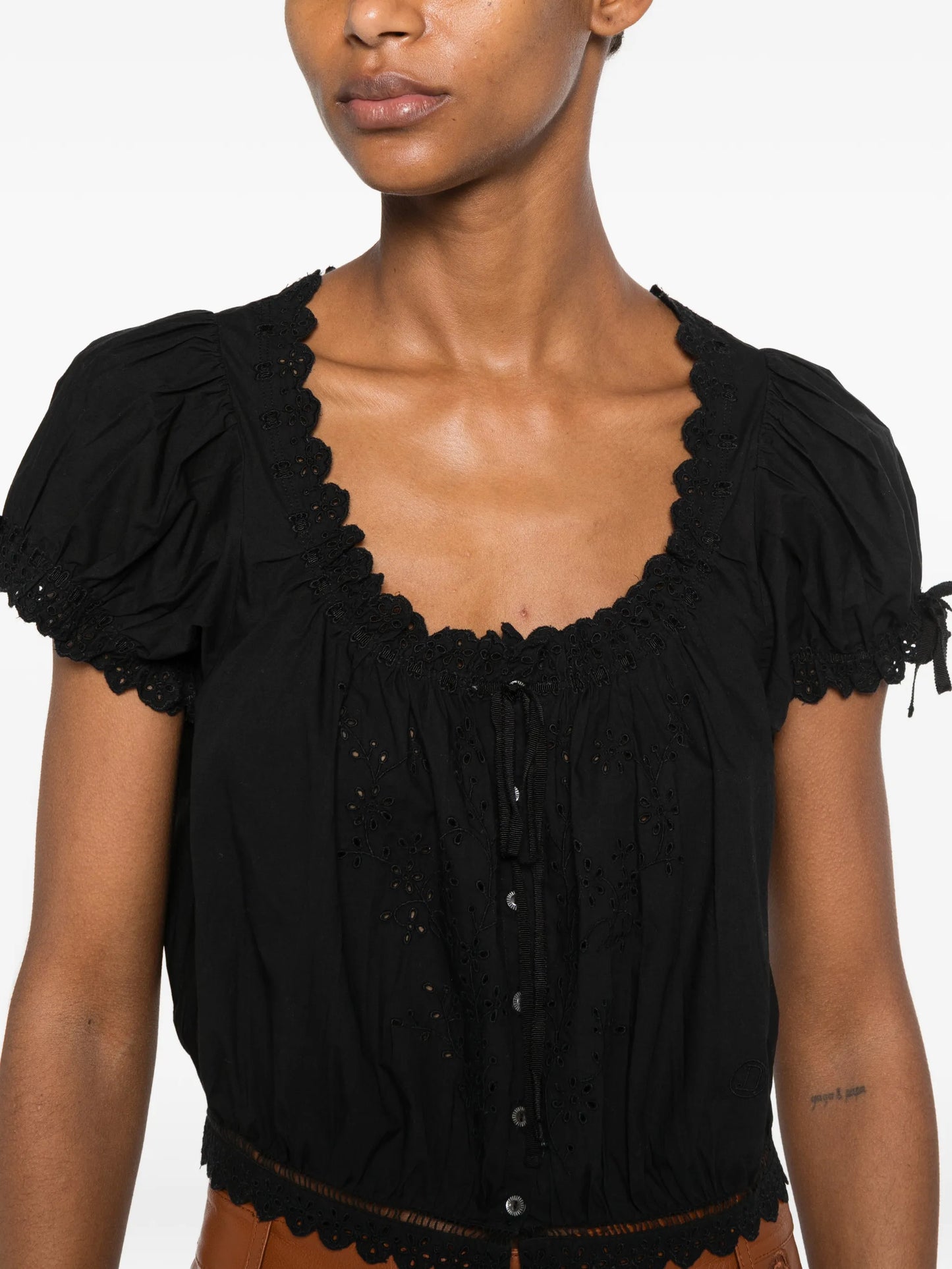 Nera broderie-anglaise blouse