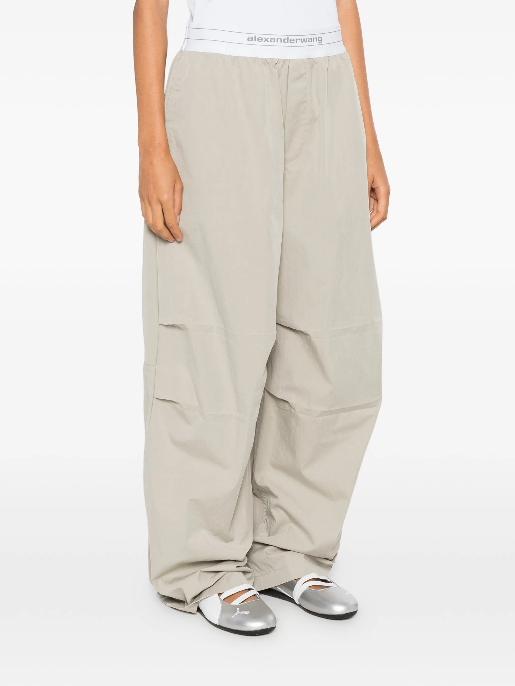 logo-elastic pleated-knee trousers