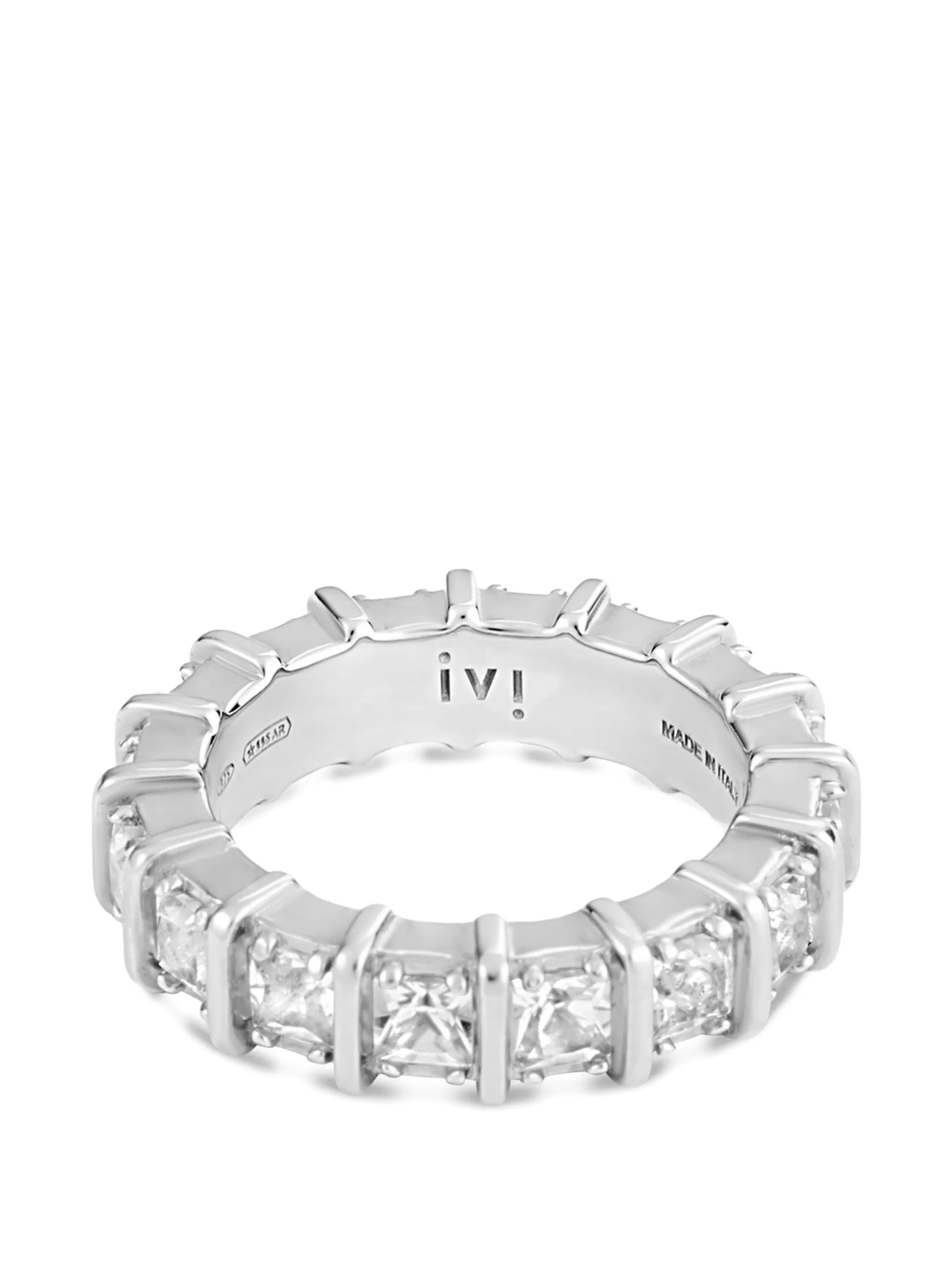 logo-detail wedding ring