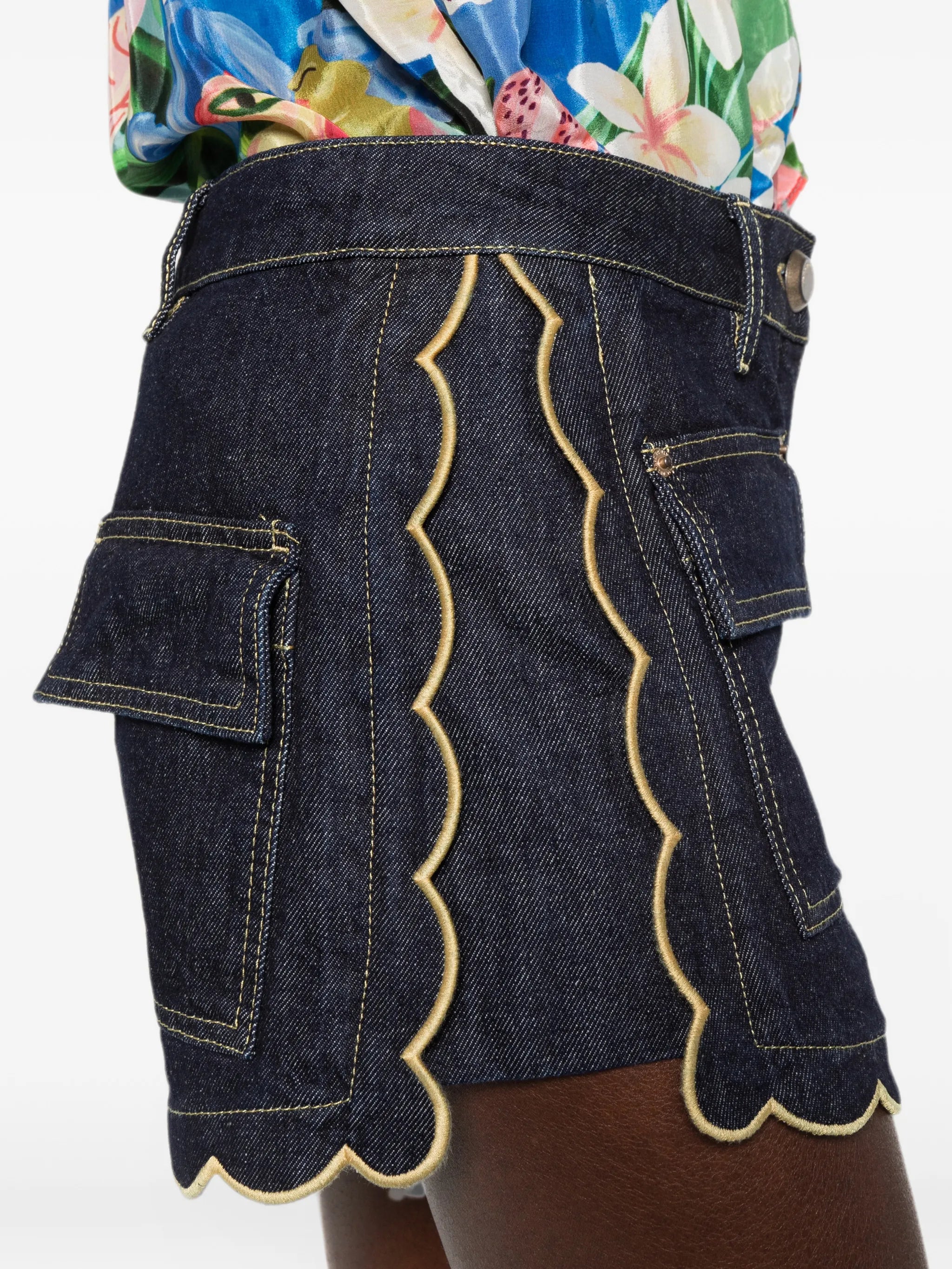 scalloped-edge pleated shorts