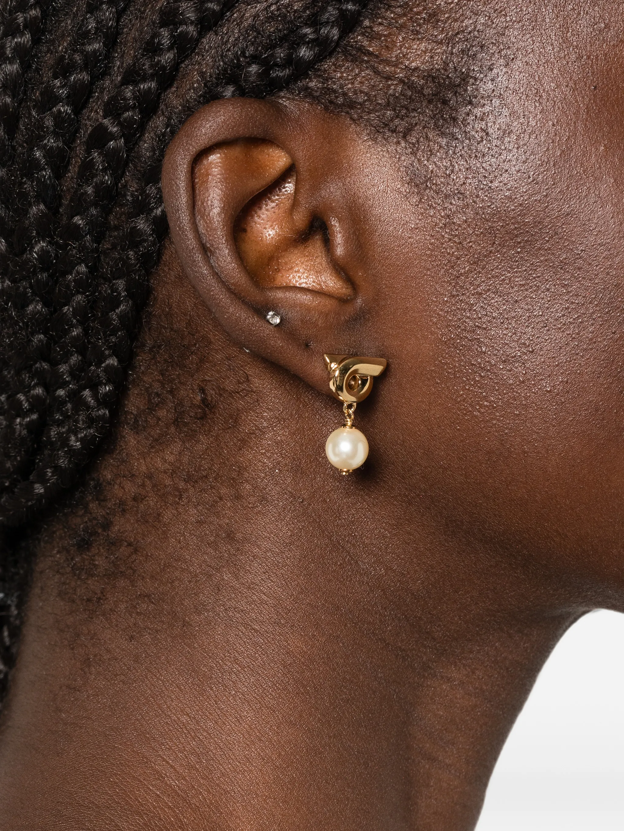 Gancini earrings with synthetic pearls