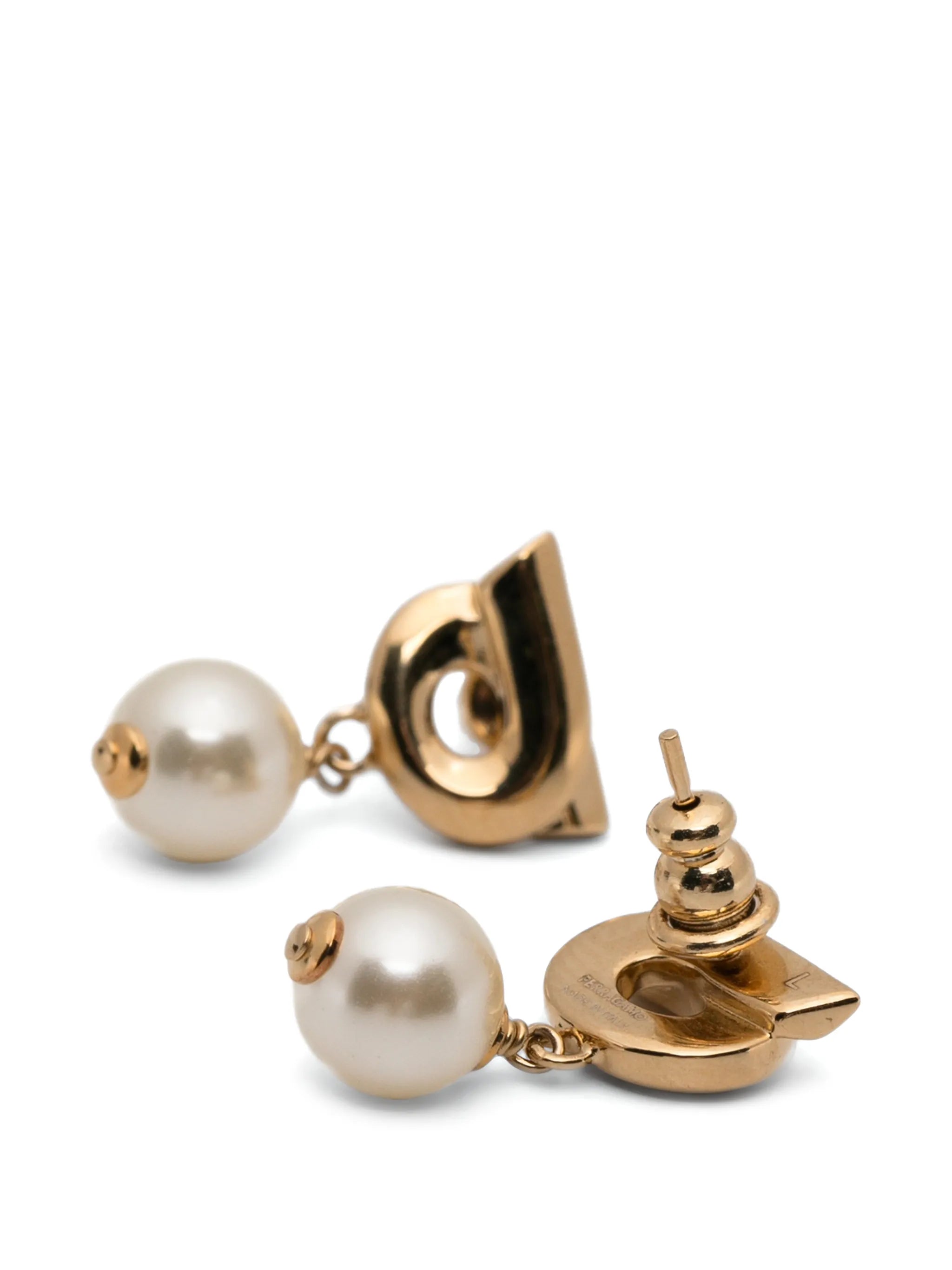 Gancini earrings with synthetic pearls