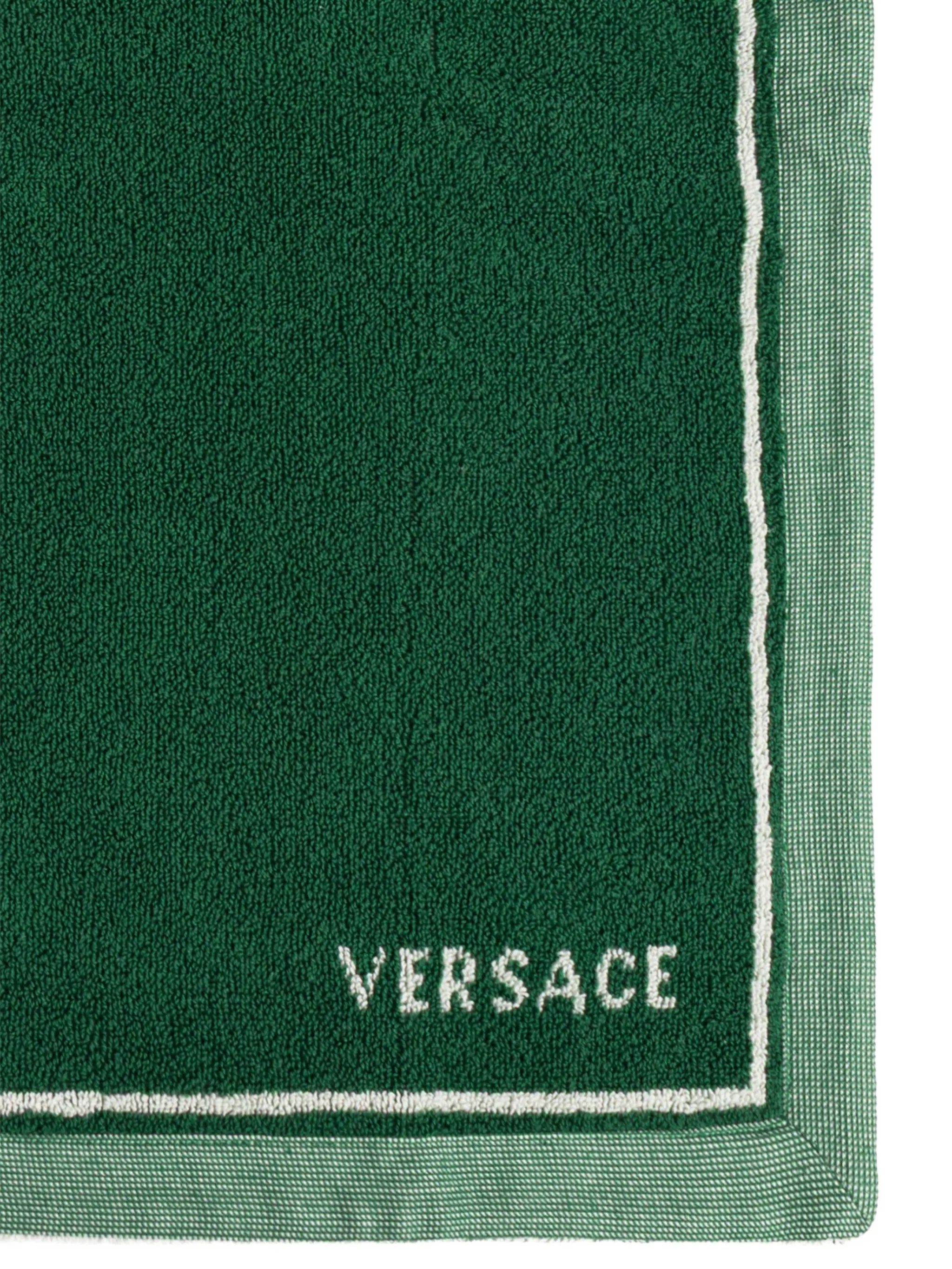 Medusa-motif bath towel