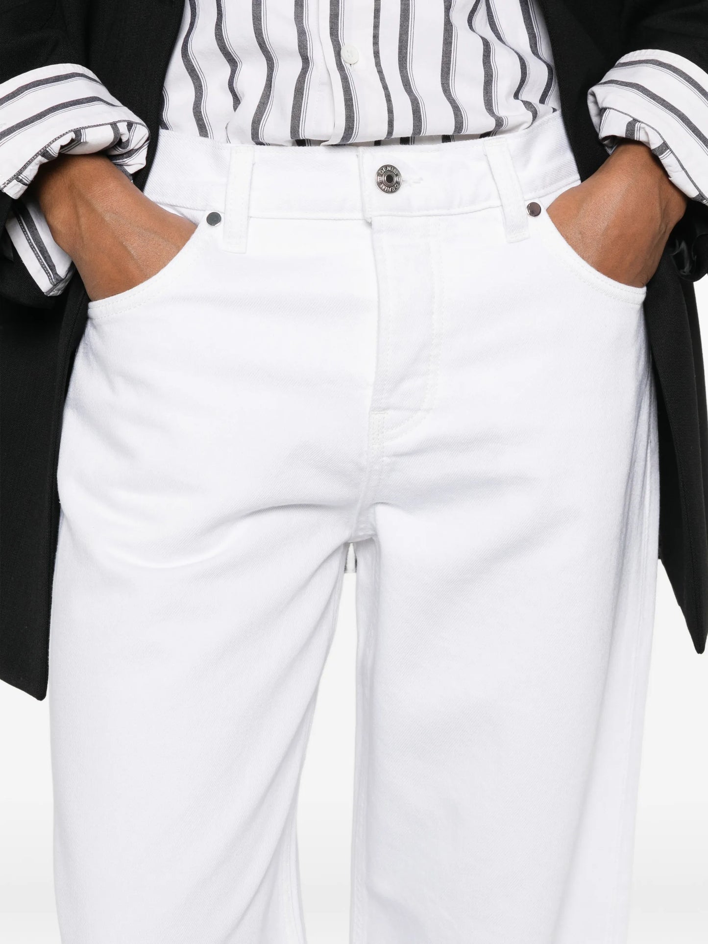 belt-loop baggy jeans