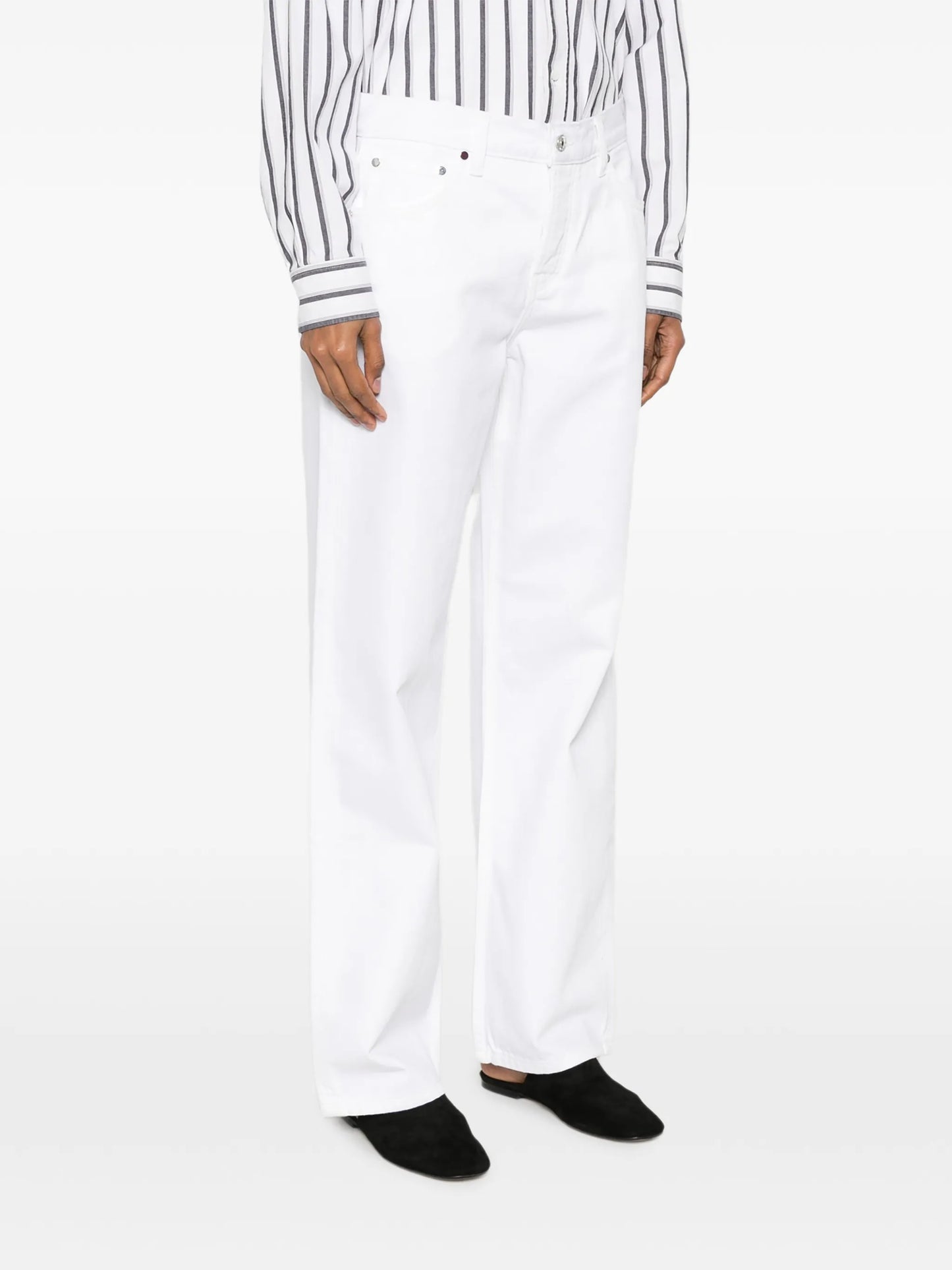 belt-loop baggy jeans