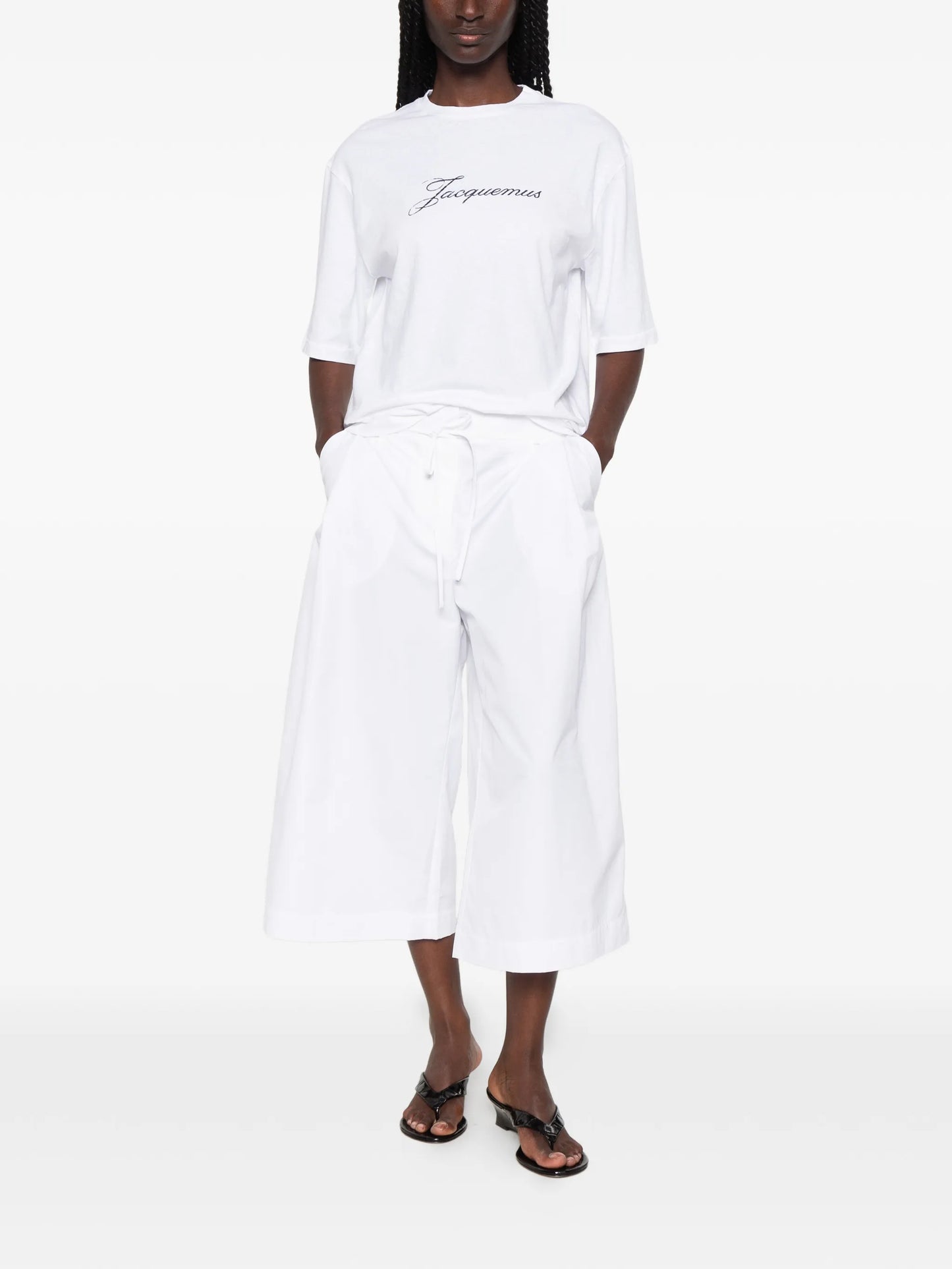 logo-embroidered T-shirt