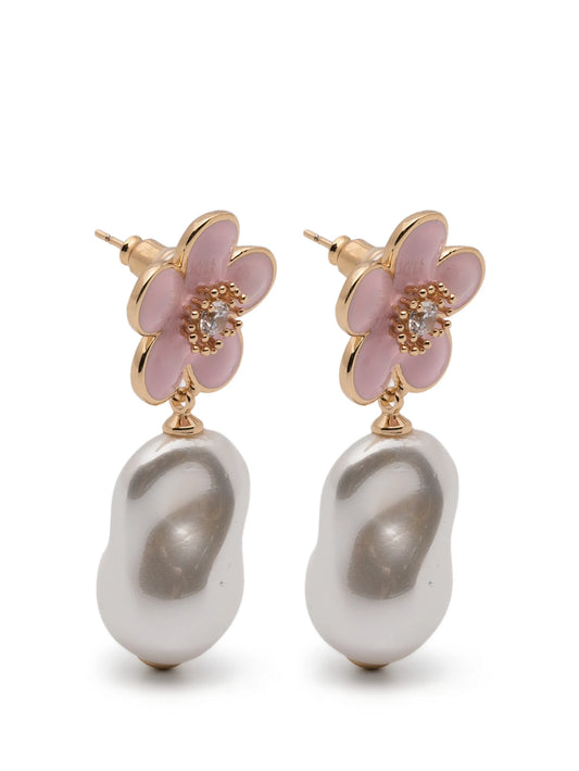 flower-motif pearl-drop earrings