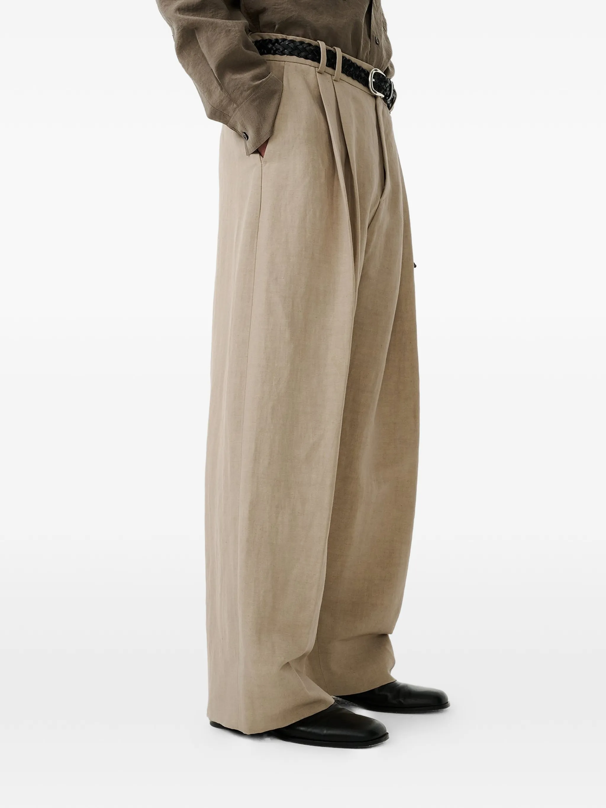 Line trousers