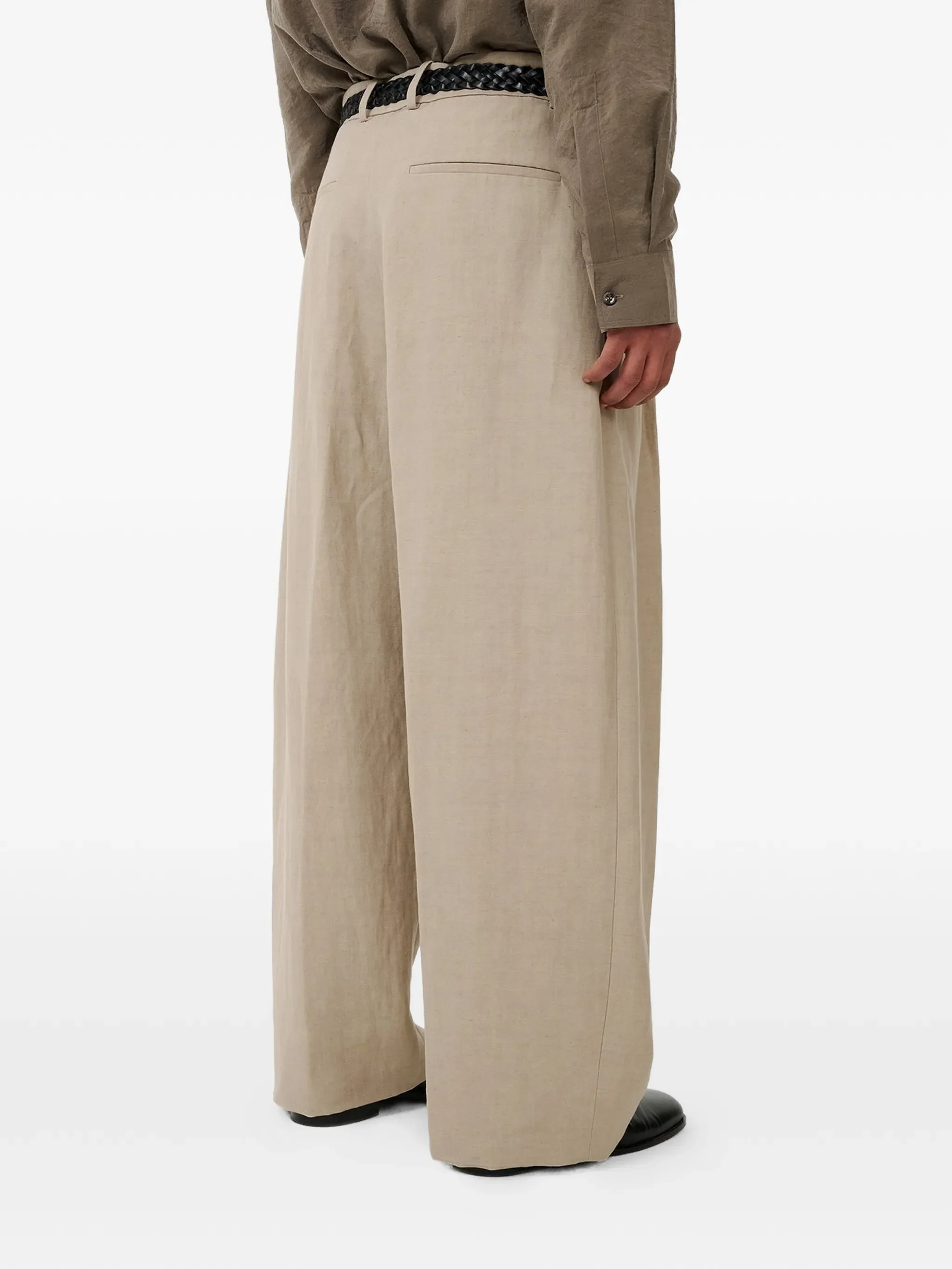 Line trousers