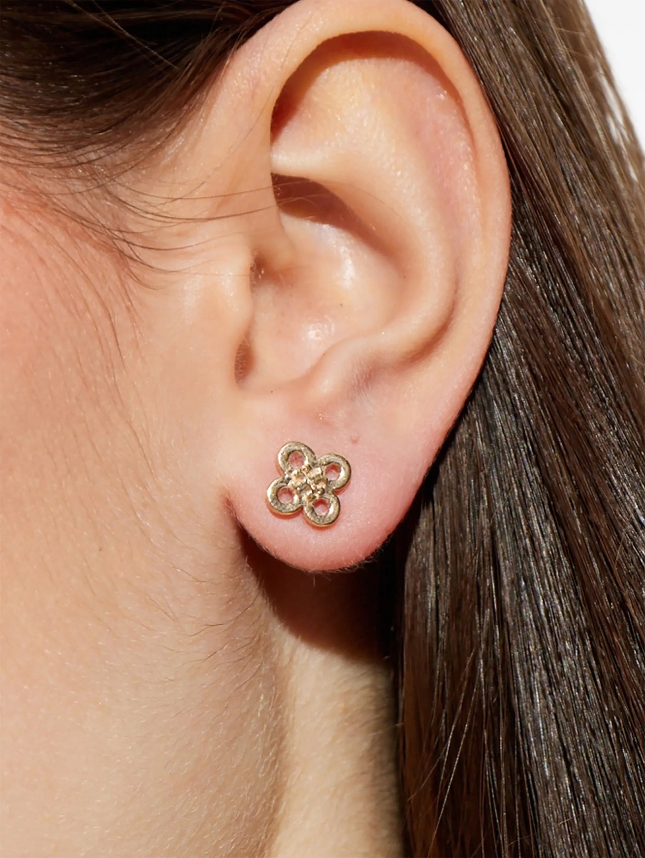 Kira Clover stud earrings