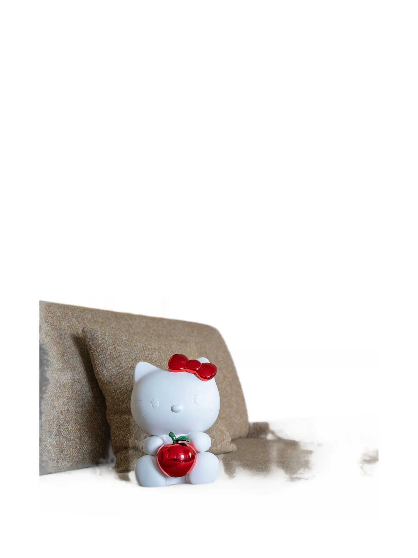 Hello Kitty heart sculpture