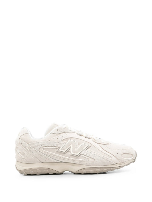 204L sneakers