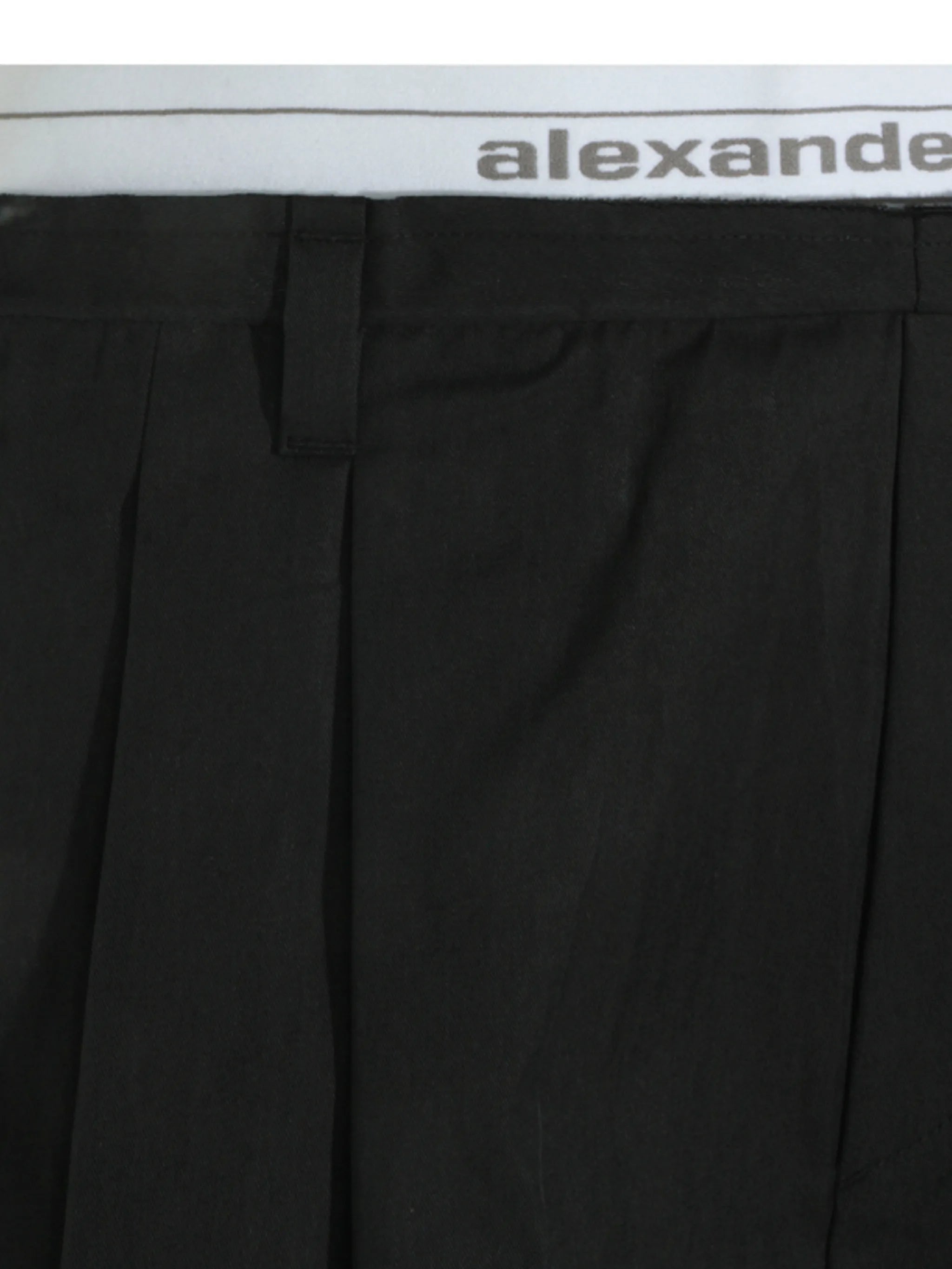 logo-waistband pleated shorts