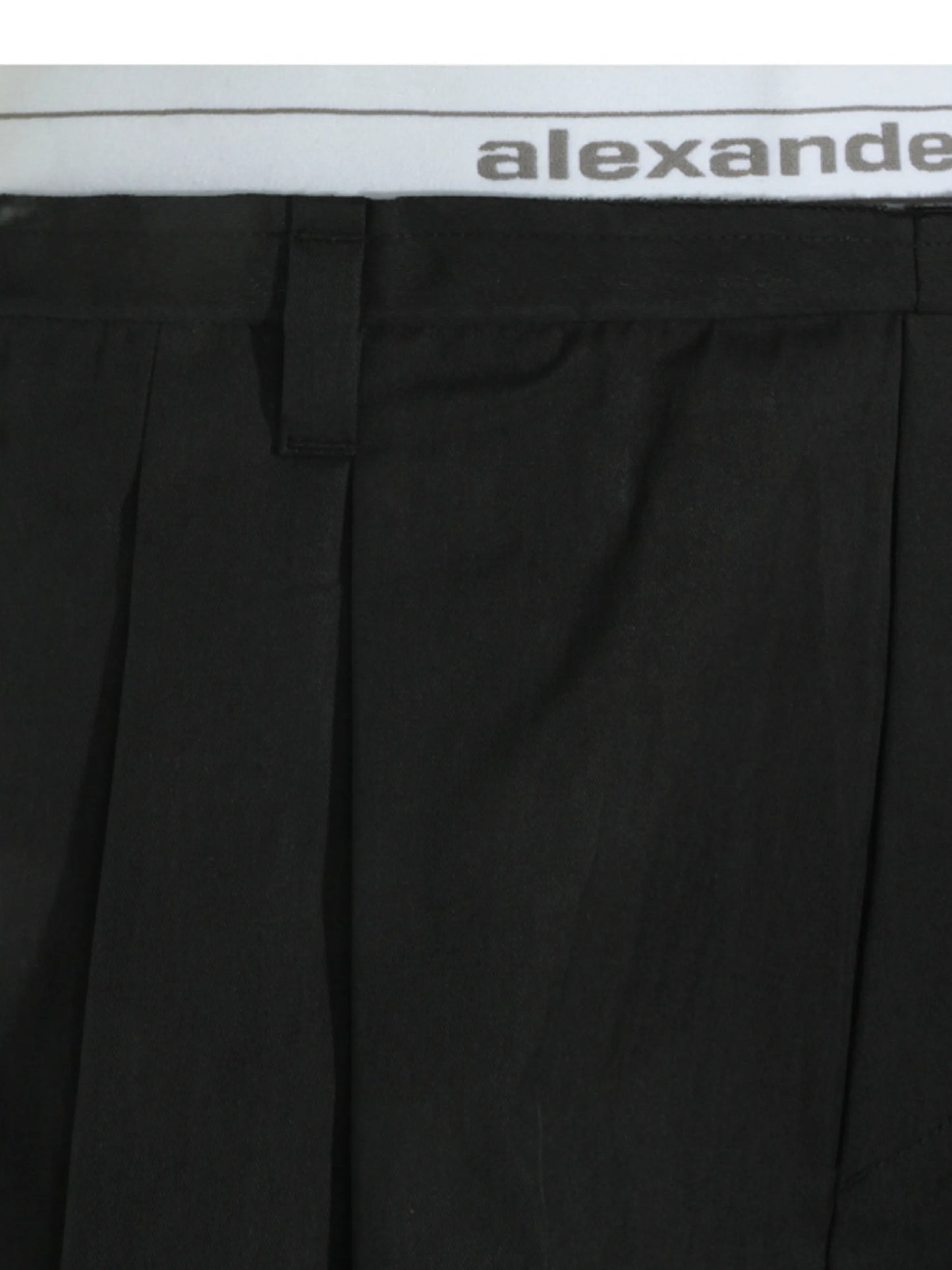 logo-waistband pleated shorts