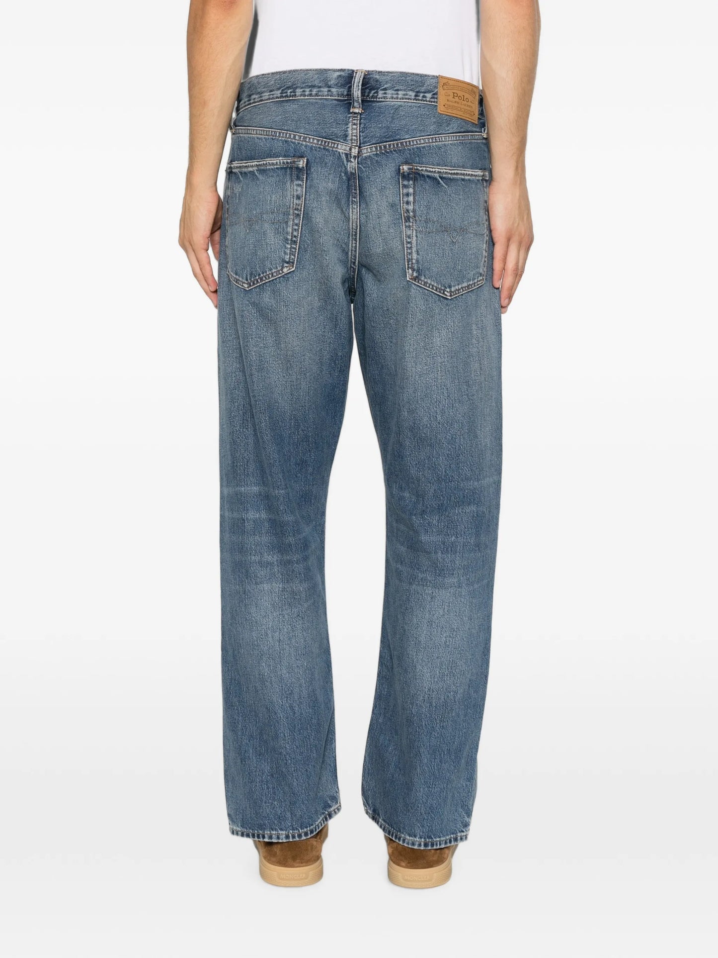 belt-loop buttoned jeans