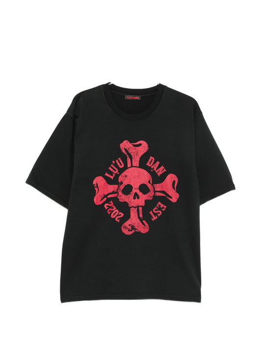 skull-print T-shirt