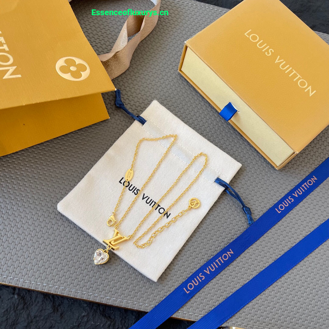 Who makes the best replica Accessories