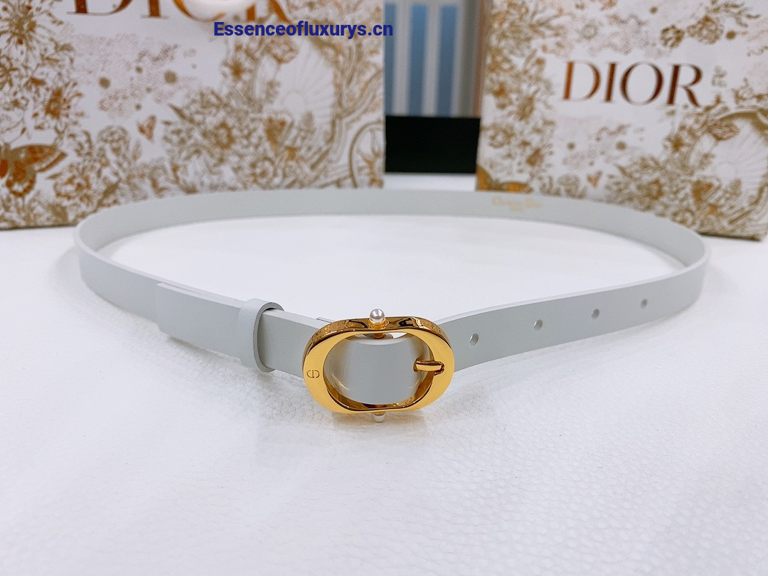 How do people sell replicas Canada Goose Clothing