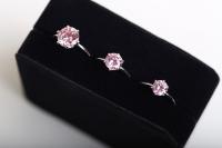 How do I find sites that sell replica Clothing